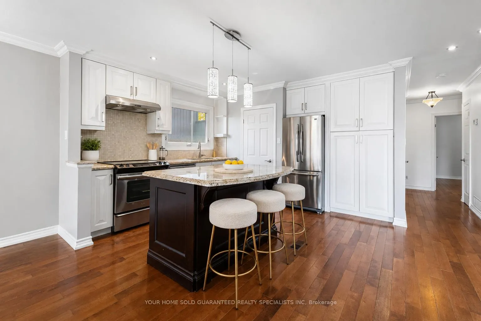 Photo 5 of 947 Sierra Boulevard, Mississauga, Applewood — HOMEH