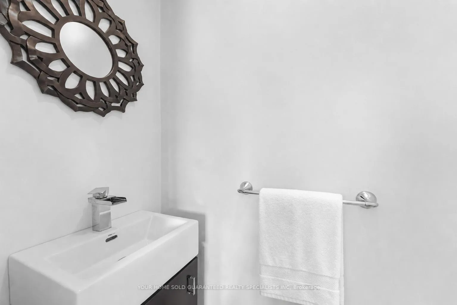 Photo 9 of 947 Sierra Boulevard, Mississauga, Applewood — HOMEH