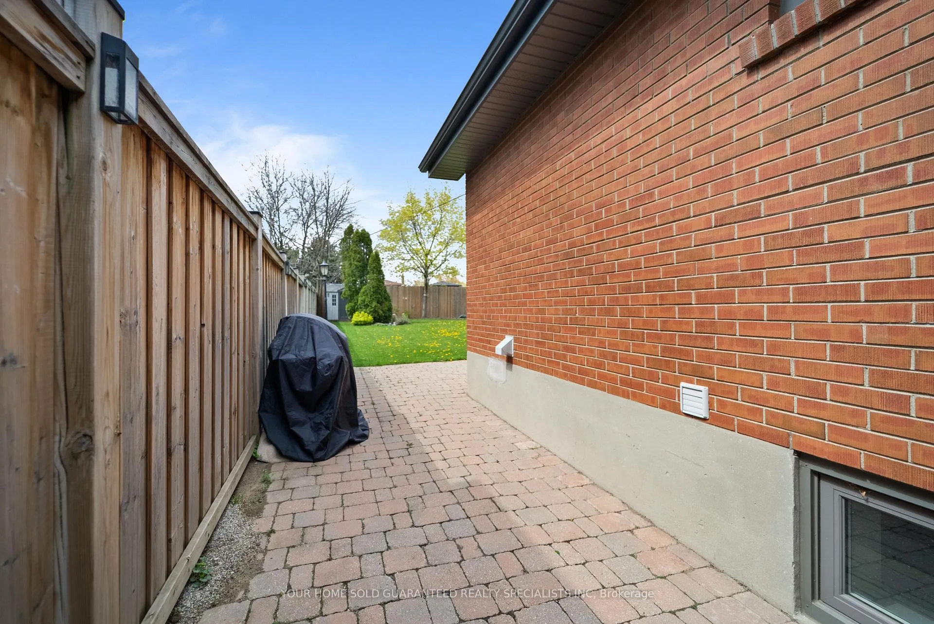 Photo 23 of 947 Sierra Boulevard, Mississauga, Applewood — HOMEH