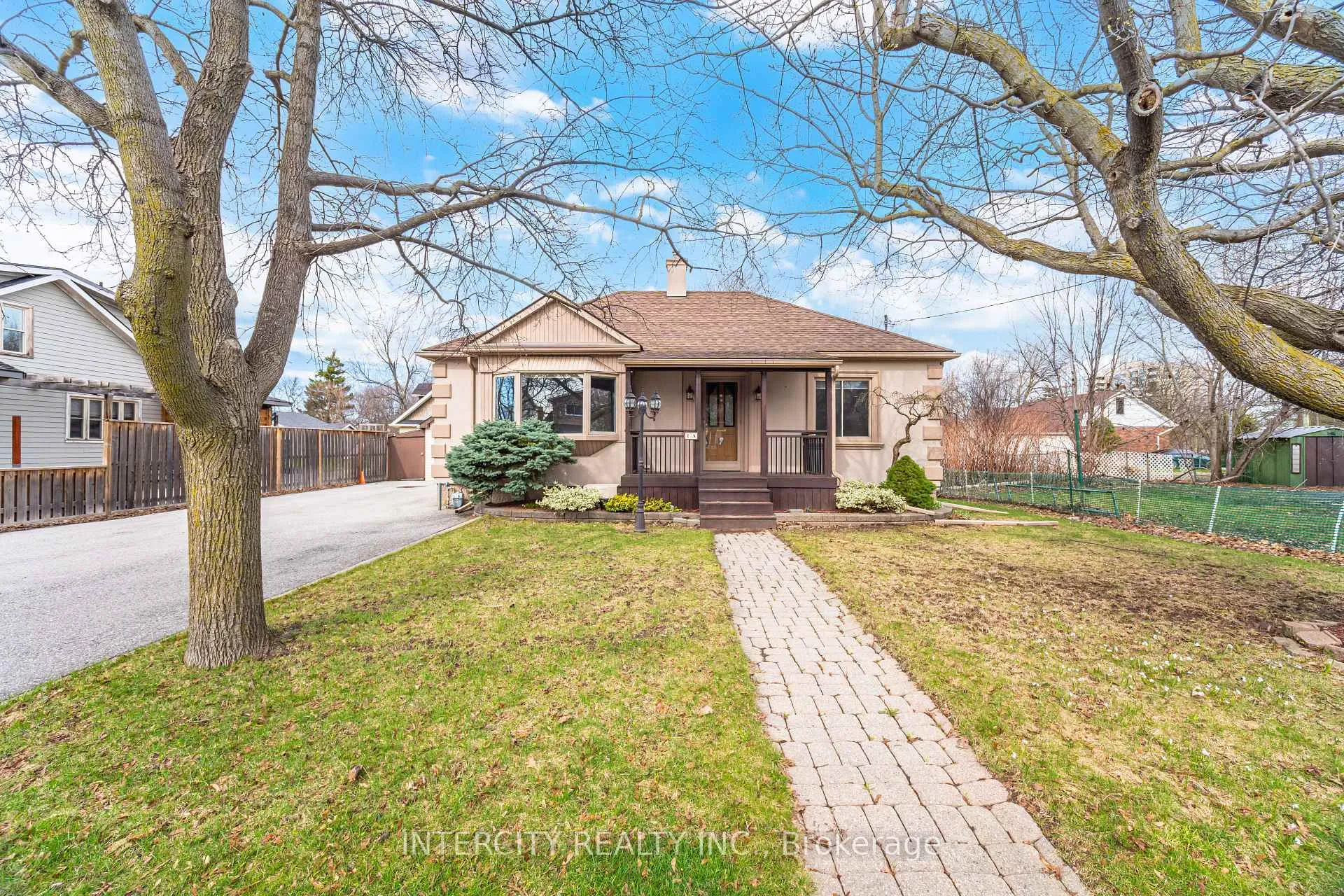 Photo 2 of 1A Sophia Street, Brampton, Brampton North — HOMEH