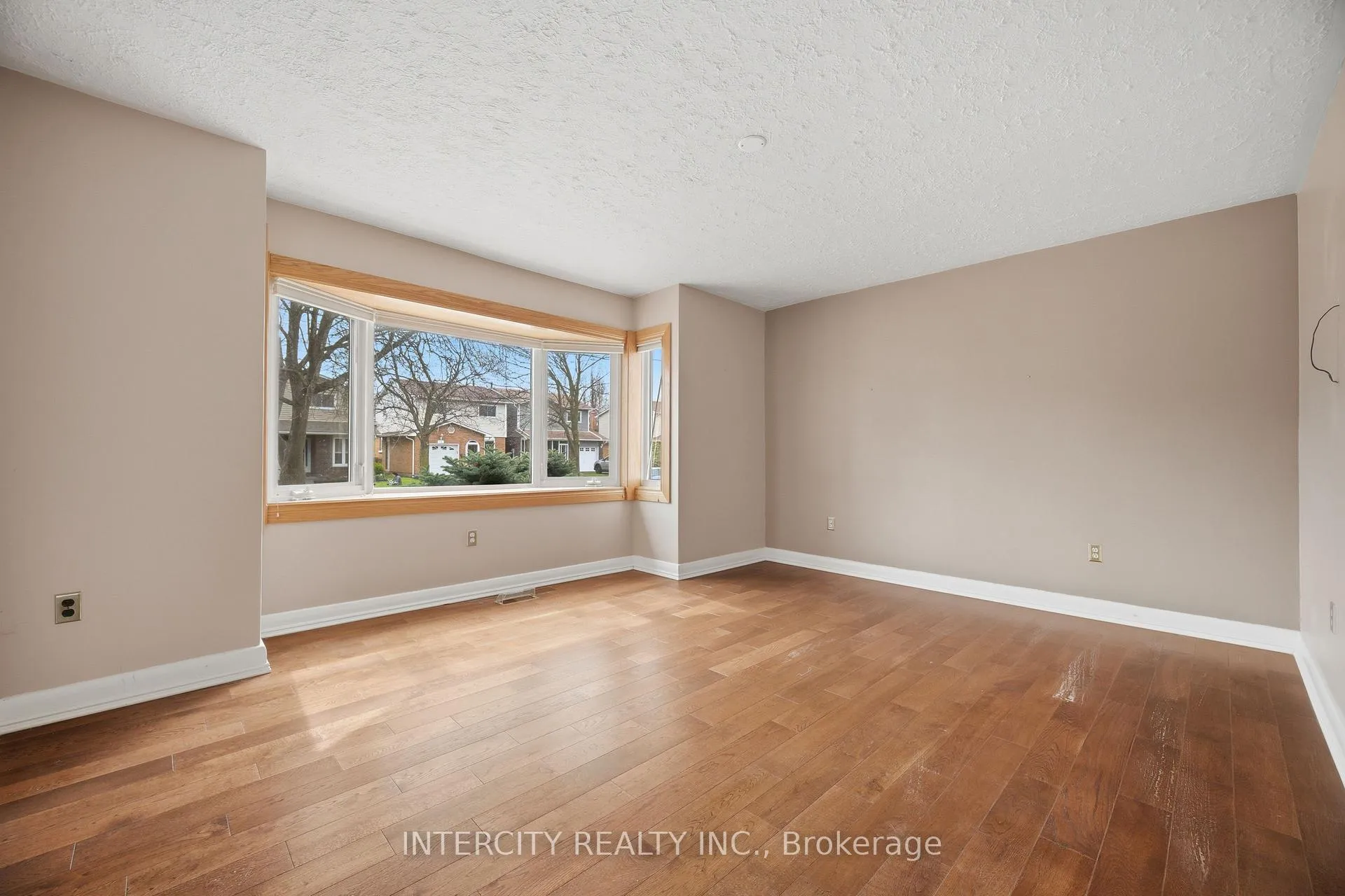 Photo 8 of 1A Sophia Street, Brampton, Brampton North — HOMEH