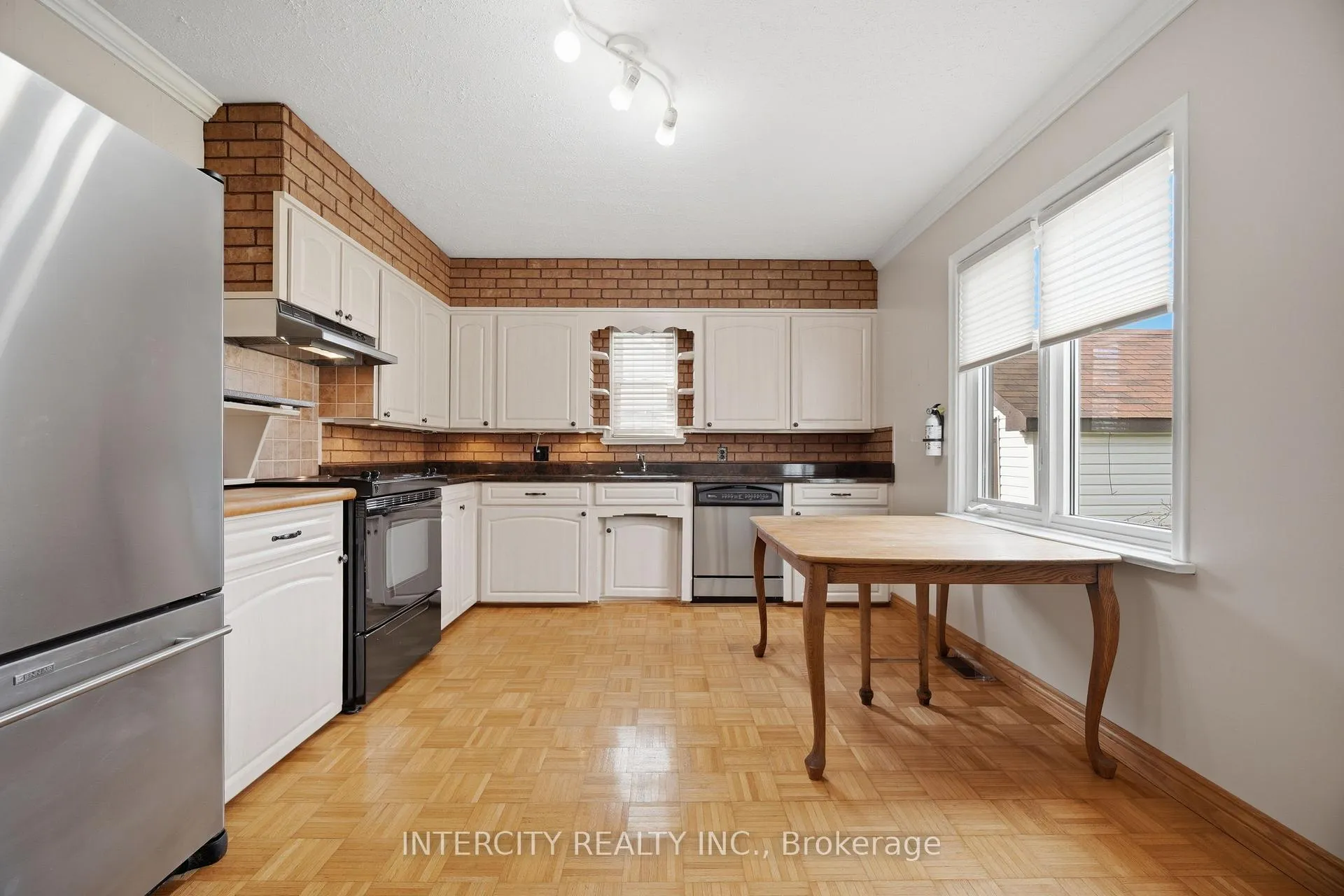 Photo 10 of 1A Sophia Street, Brampton, Brampton North — HOMEH