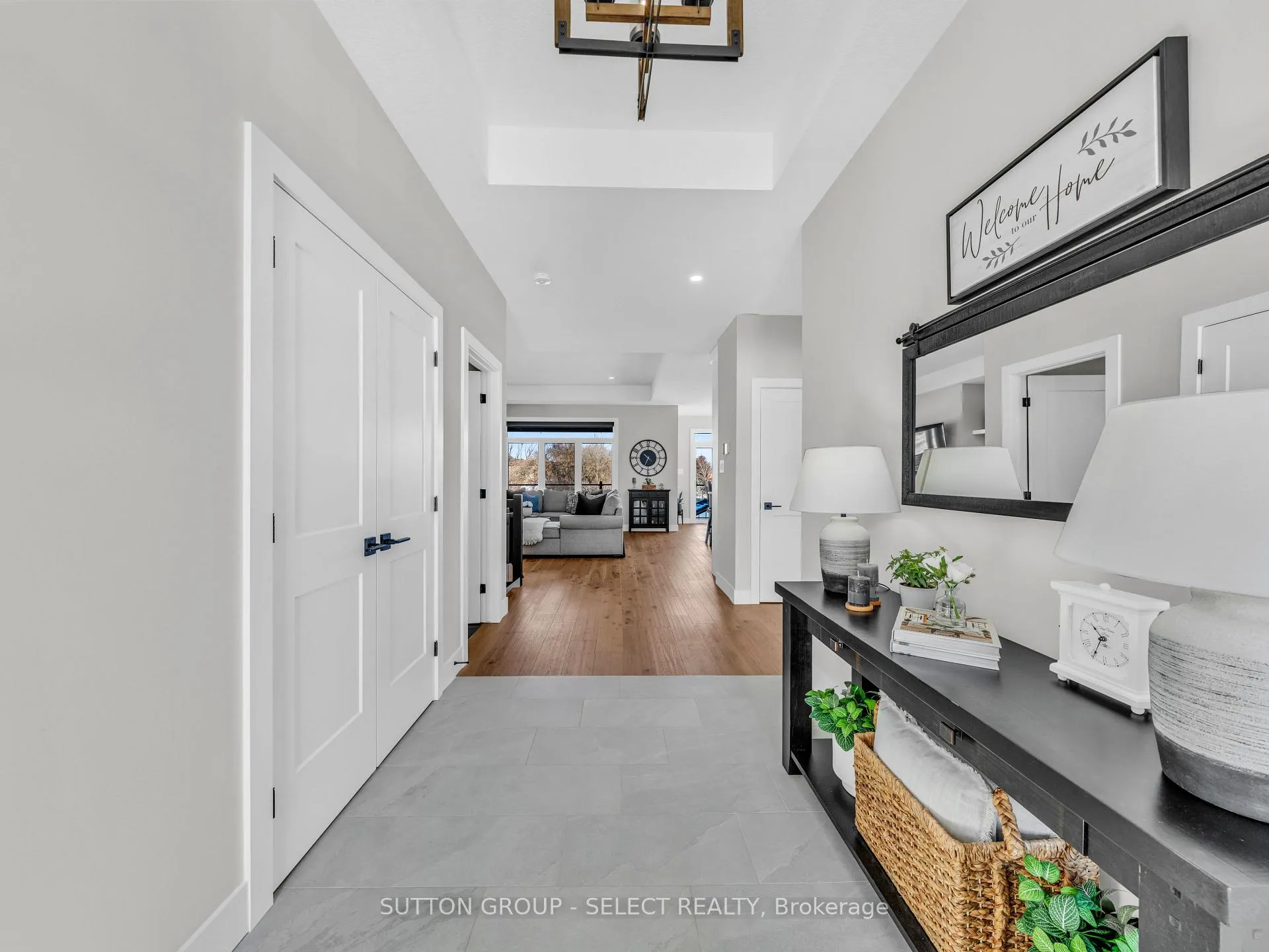 Photo 4 of 2222 Linkway Boulevard, London, South A — HOMEH