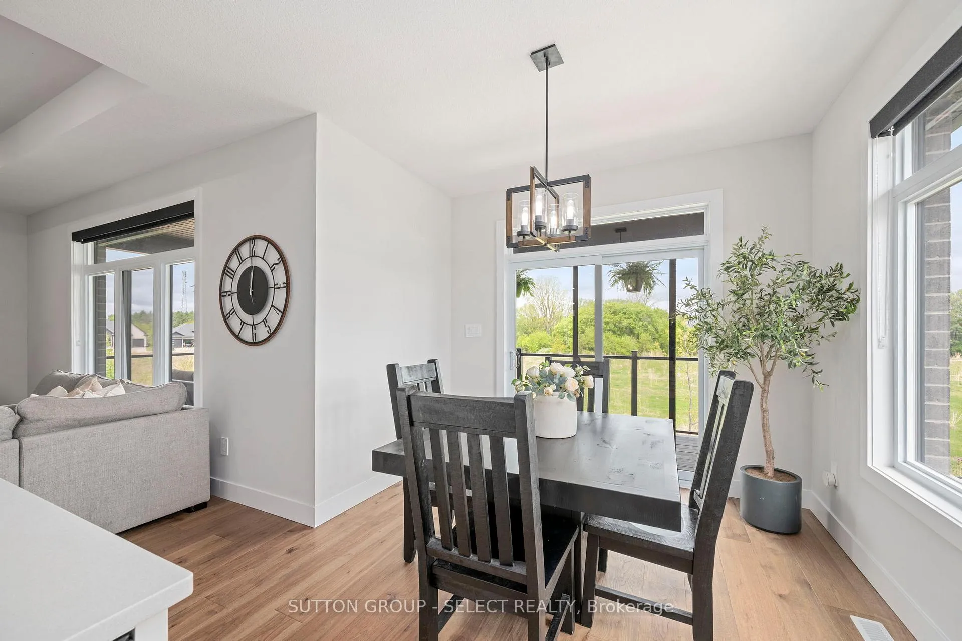 Photo 13 of 2222 Linkway Boulevard, London, South A — HOMEH