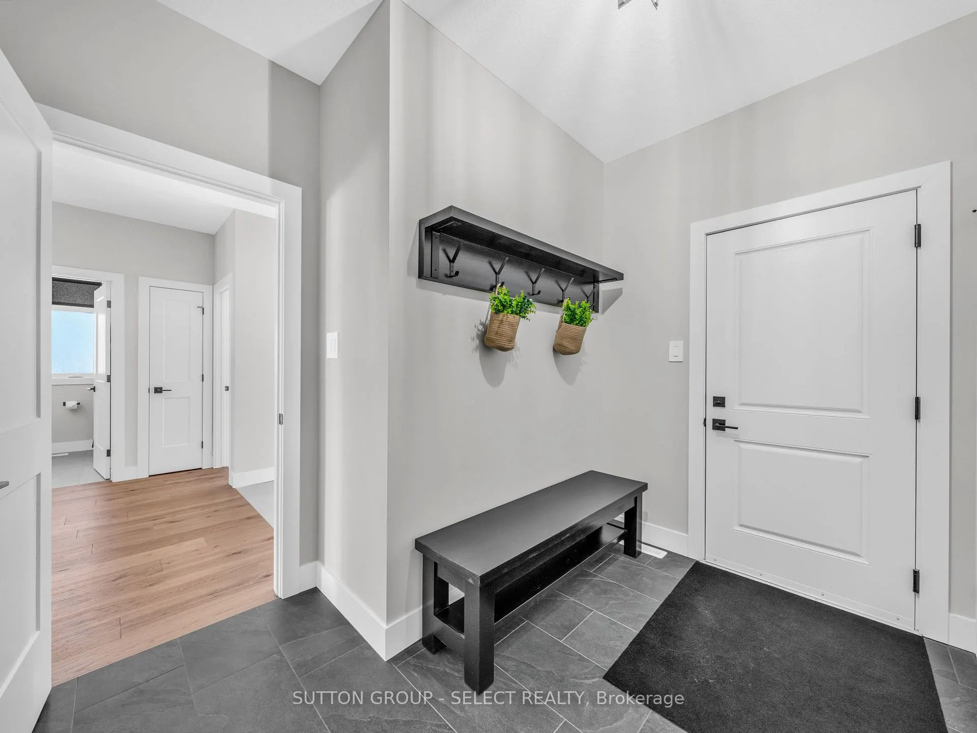 Photo 24 of 2222 Linkway Boulevard, London, South A — HOMEH