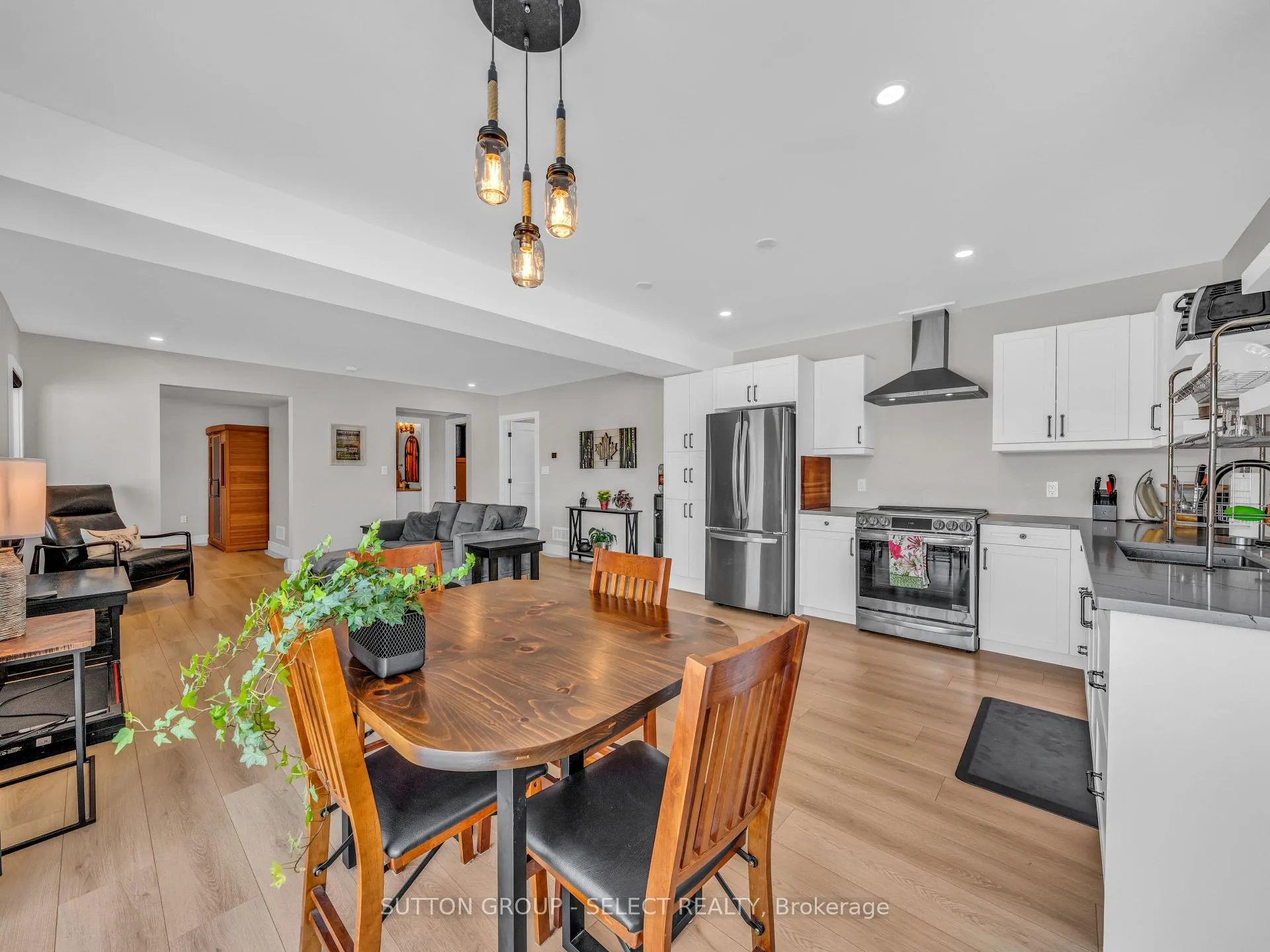 Photo 36 of 2222 Linkway Boulevard, London, South A — HOMEH