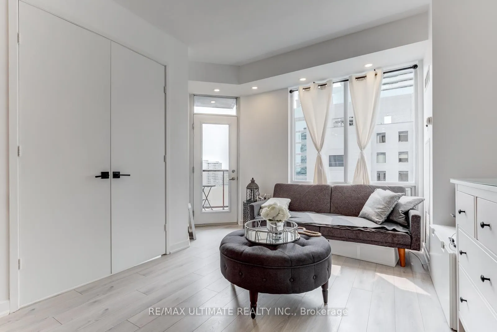 Photo 4 of Unit 1814, 85 Bloor Street E, Toronto, Church-Yonge Corridor — HOMEH