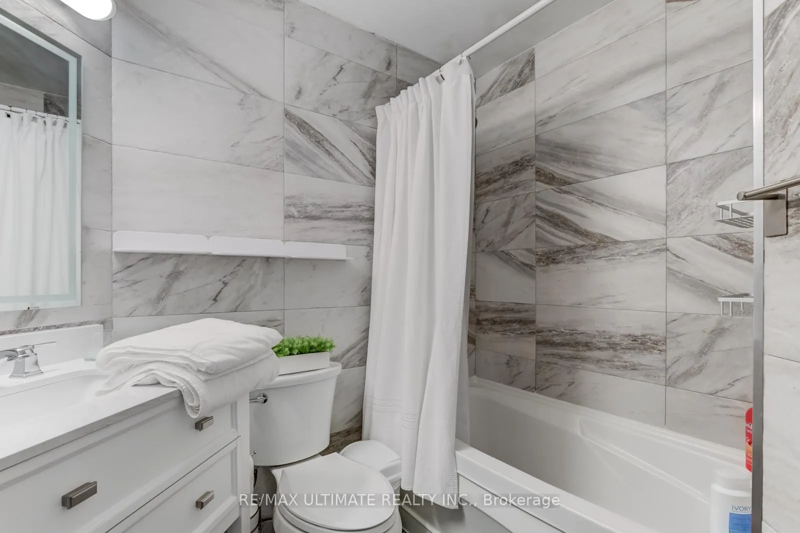 Photo 16 of Unit 1814, 85 Bloor Street E, Toronto, Church-Yonge Corridor — HOMEH