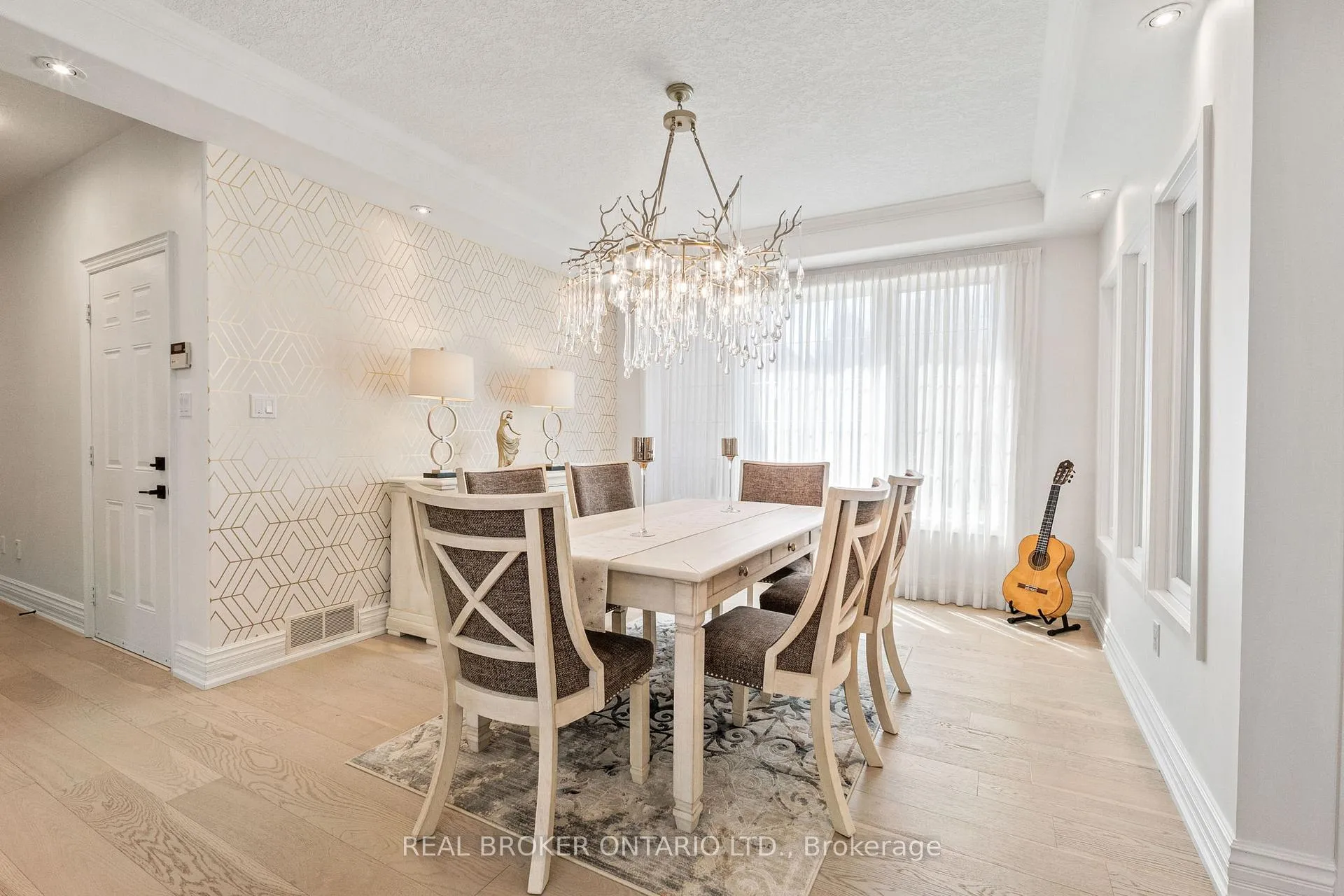 Photo 14 of 215 Black Maple Court, Kitchener — HOMEH