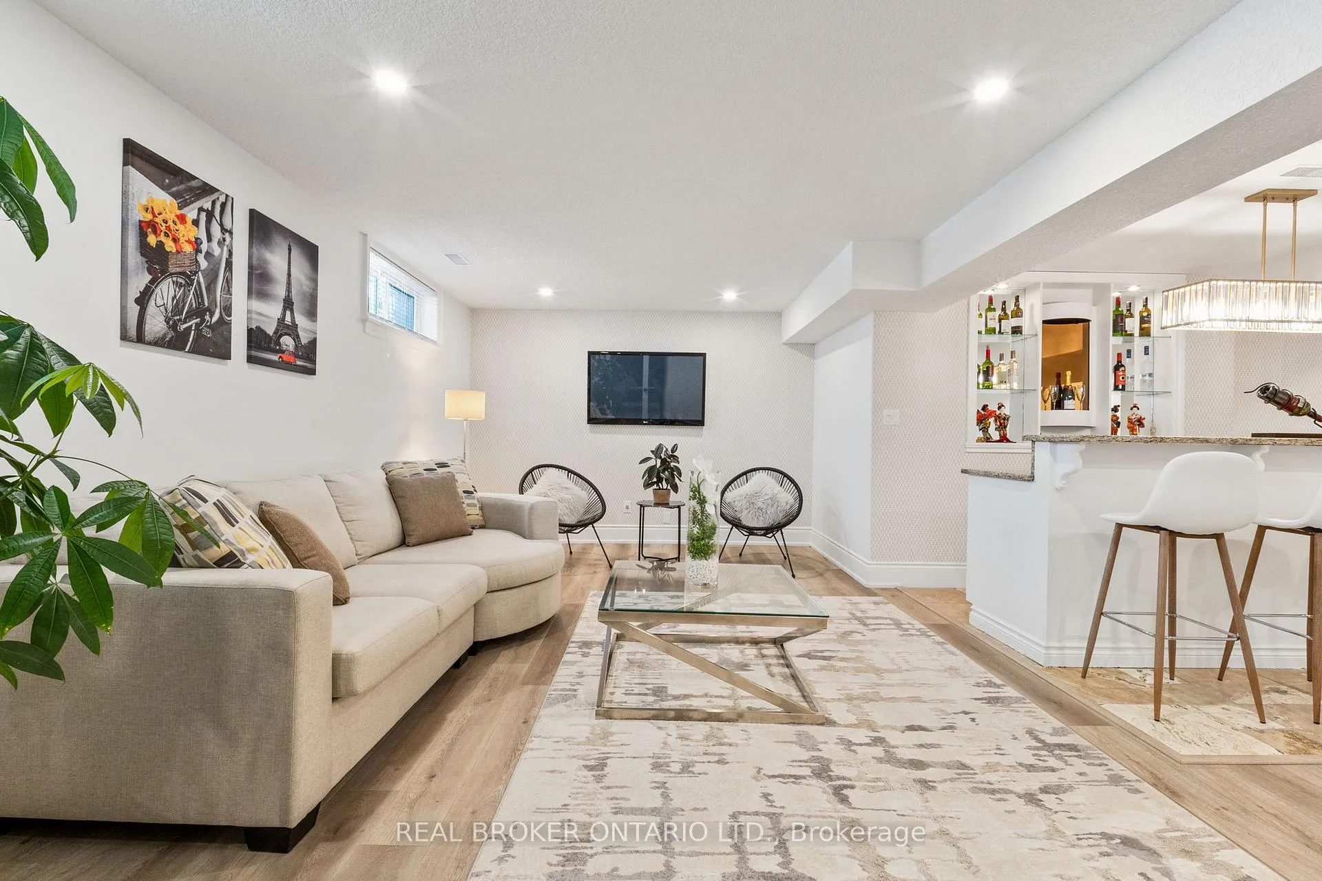 Photo 32 of 215 Black Maple Court, Kitchener — HOMEH
