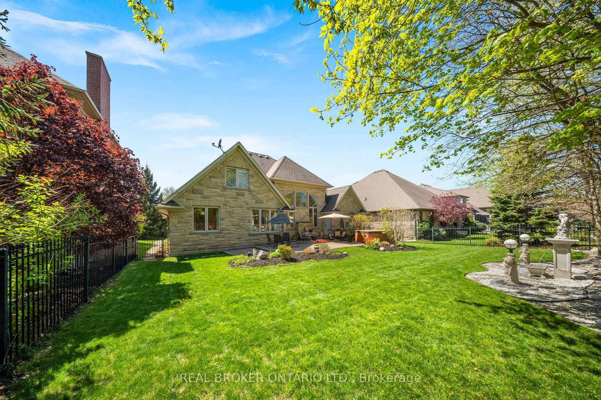 Photo 40 of 215 Black Maple Court, Kitchener — HOMEH