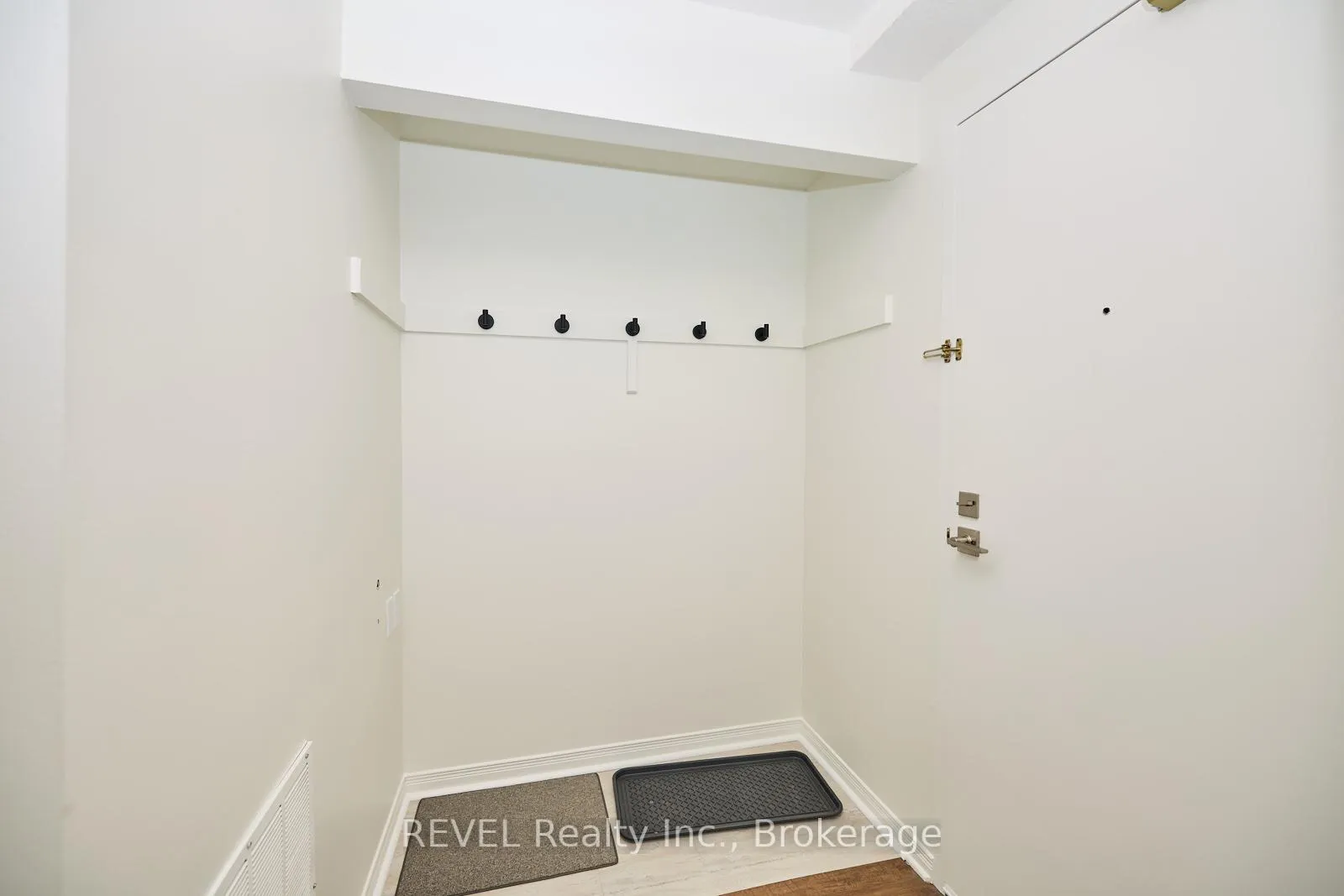 Photo 5 of Unit 19, 117 Willson Road, Welland, Prince Charles — HOMEH