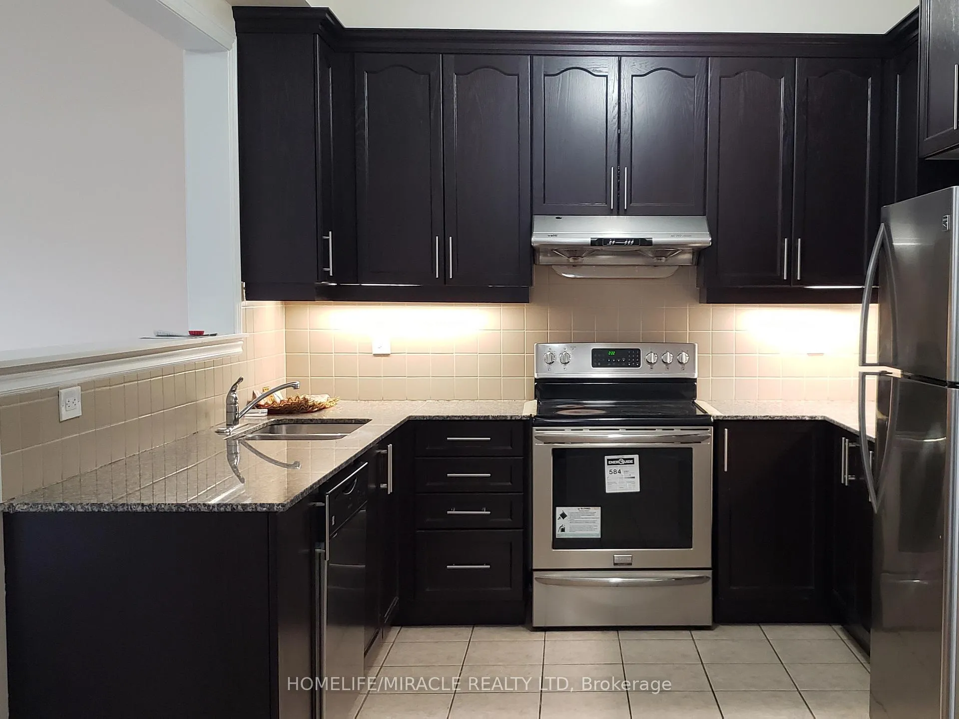 Photo 4 of 30 Gower Crescent, Brampton, Sandringham-Wellington — HOMEH