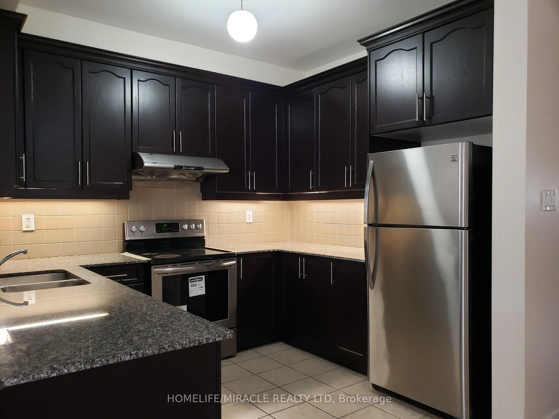 Photo 5 of 30 Gower Crescent, Brampton, Sandringham-Wellington — HOMEH