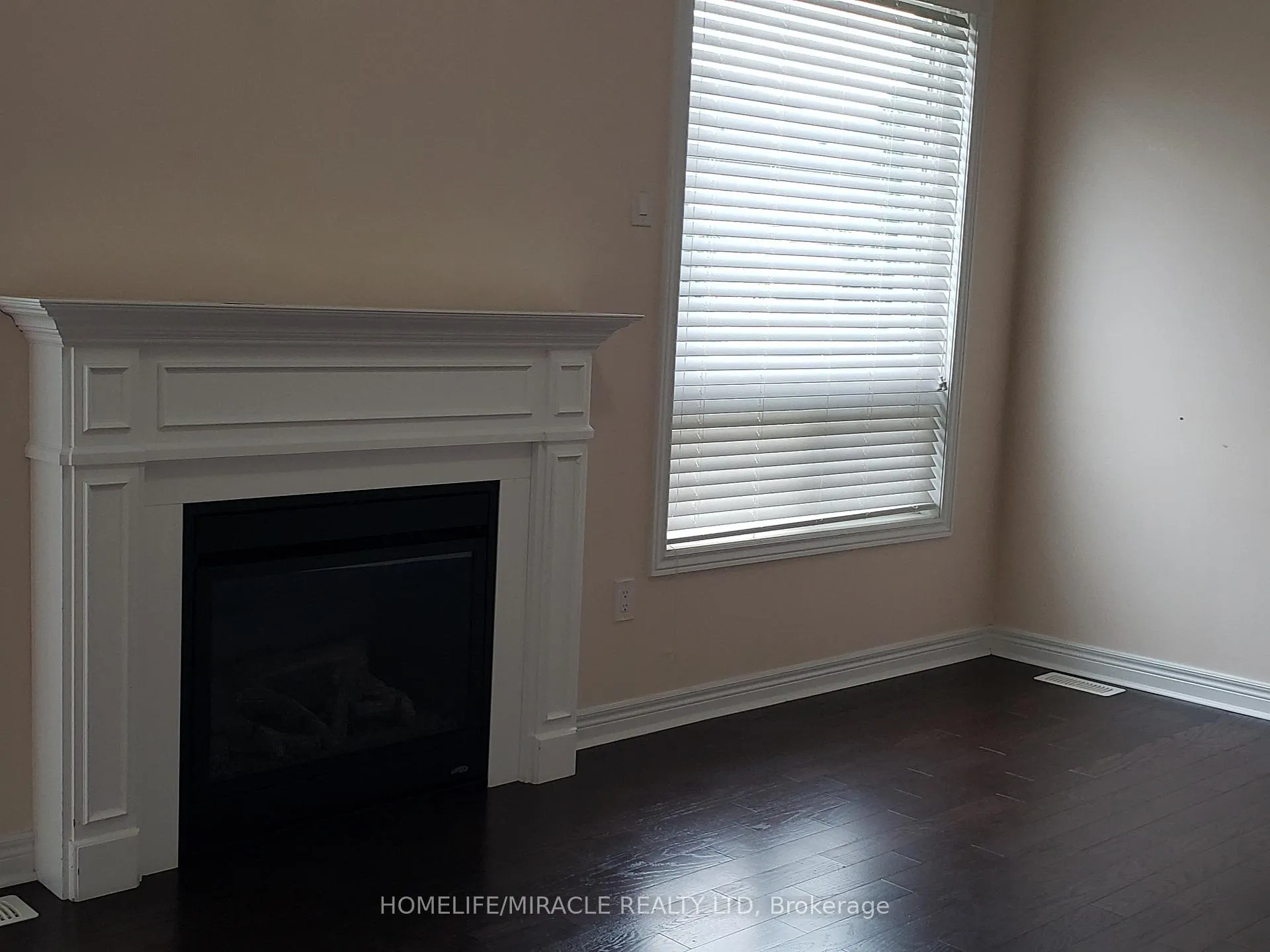 Photo 8 of 30 Gower Crescent, Brampton, Sandringham-Wellington — HOMEH