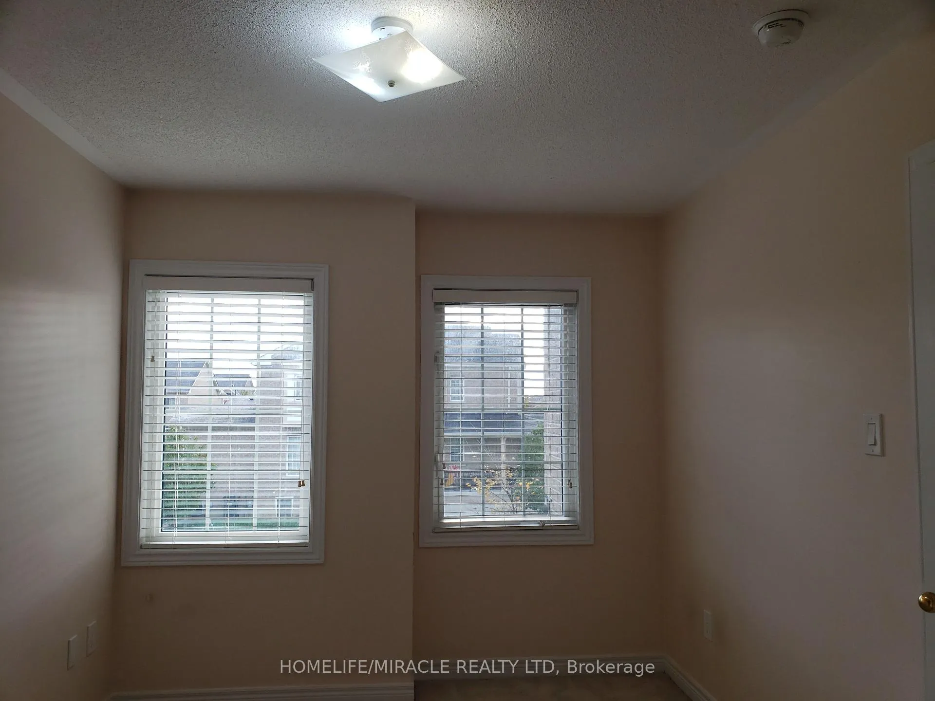 Photo 12 of 30 Gower Crescent, Brampton, Sandringham-Wellington — HOMEH