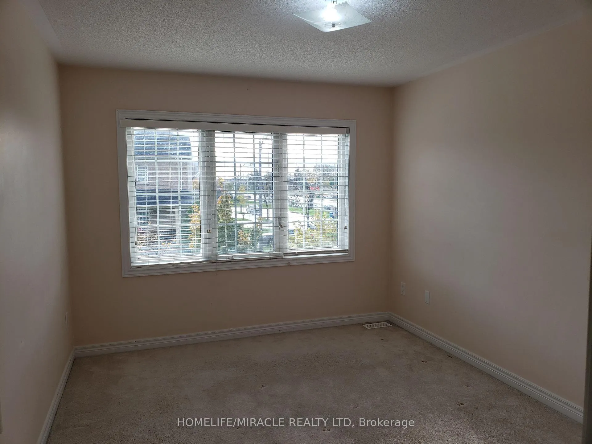 Photo 13 of 30 Gower Crescent, Brampton, Sandringham-Wellington — HOMEH