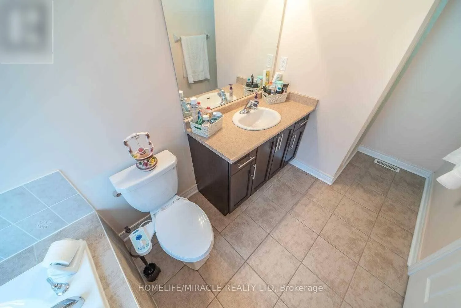 Photo 16 of 30 Gower Crescent, Brampton, Sandringham-Wellington — HOMEH