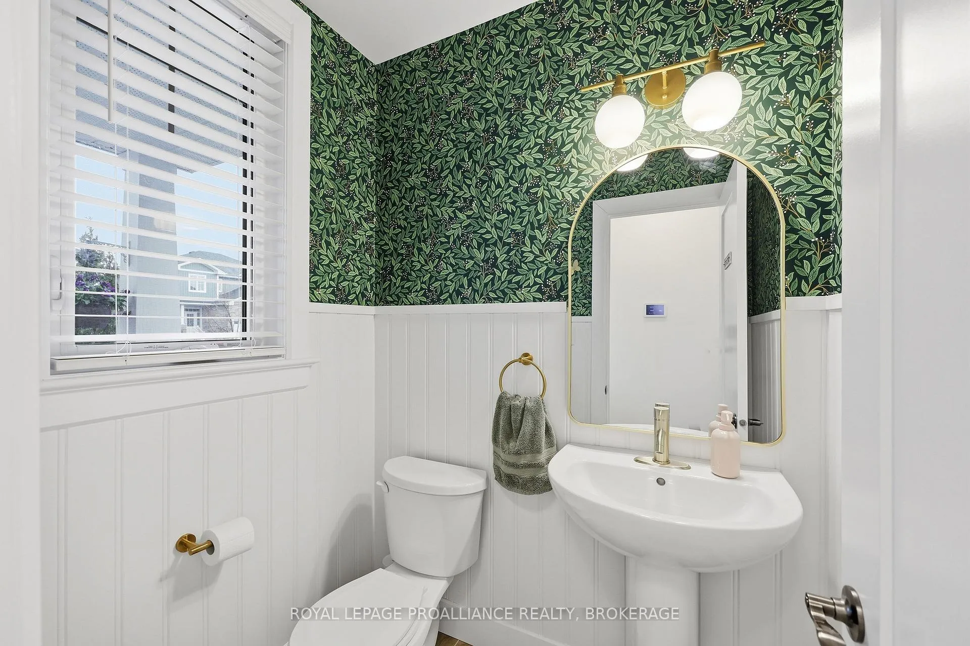 Photo 13 of 105 Hazlett Street, Loyalist, Amherstview — HOMEH