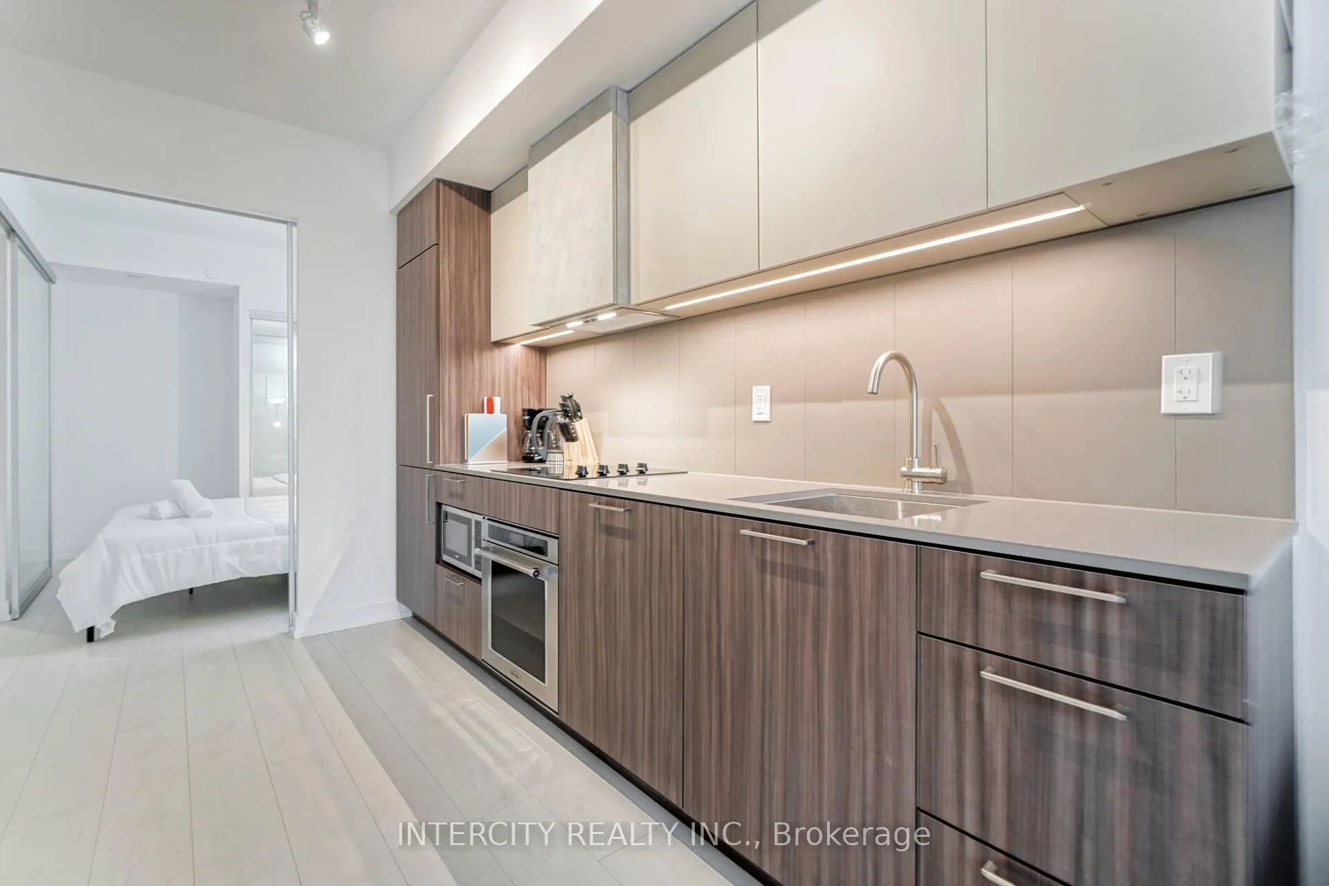 Photo 3 of Unit 2709, 19 Western Battery Road, Toronto, Niagara — HOMEH