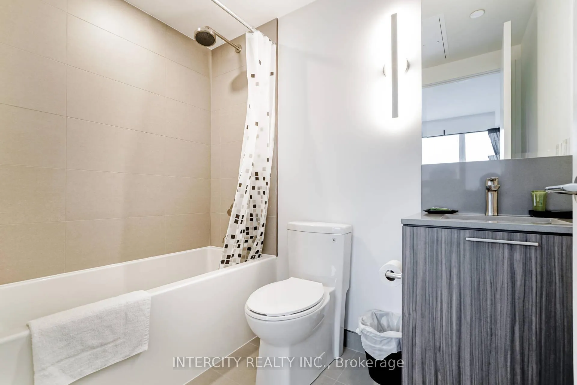 Photo 5 of Unit 2709, 19 Western Battery Road, Toronto, Niagara — HOMEH