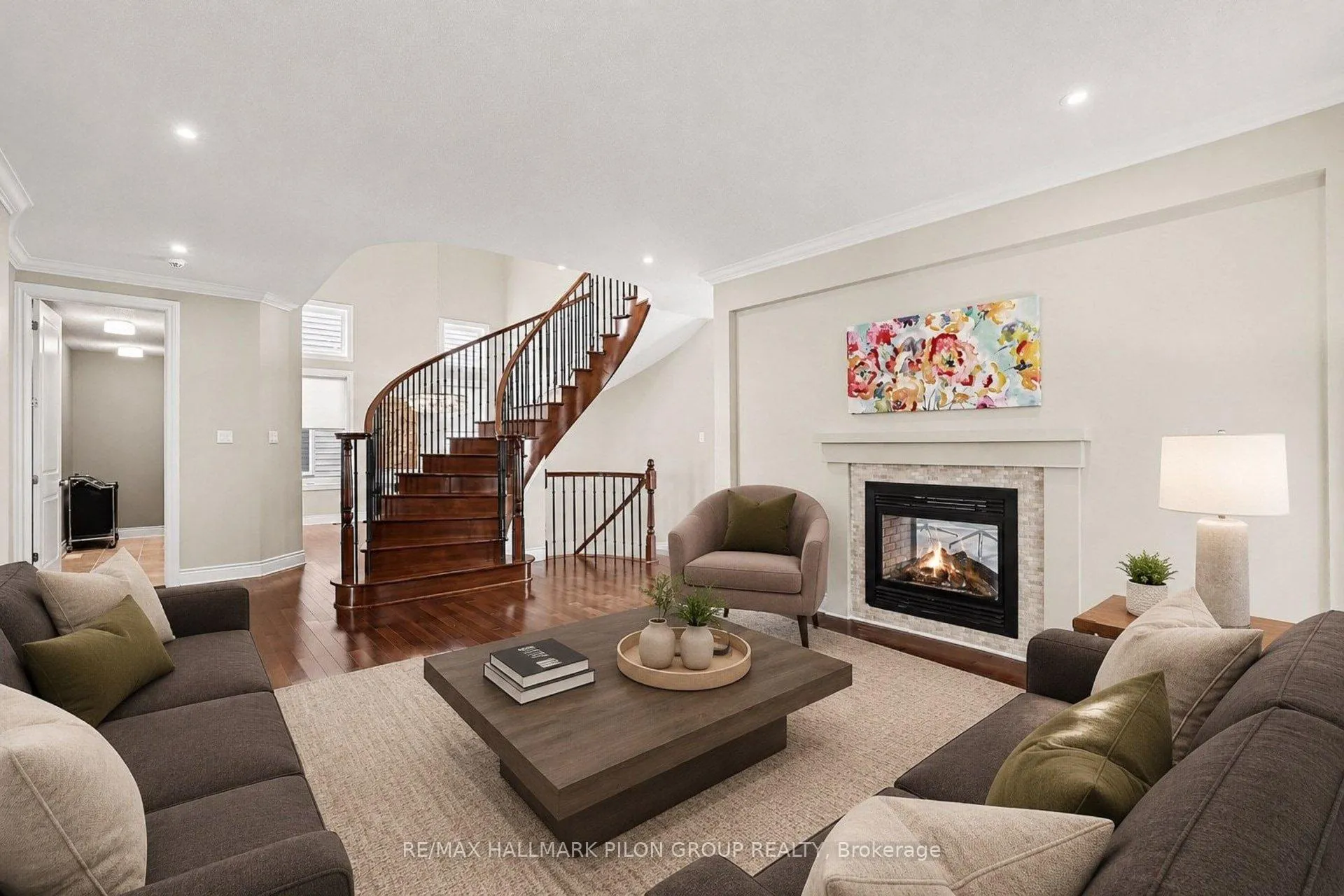 Photo 3 of 354 Oakcrest Way, Ottawa, Avalon East — HOMEH