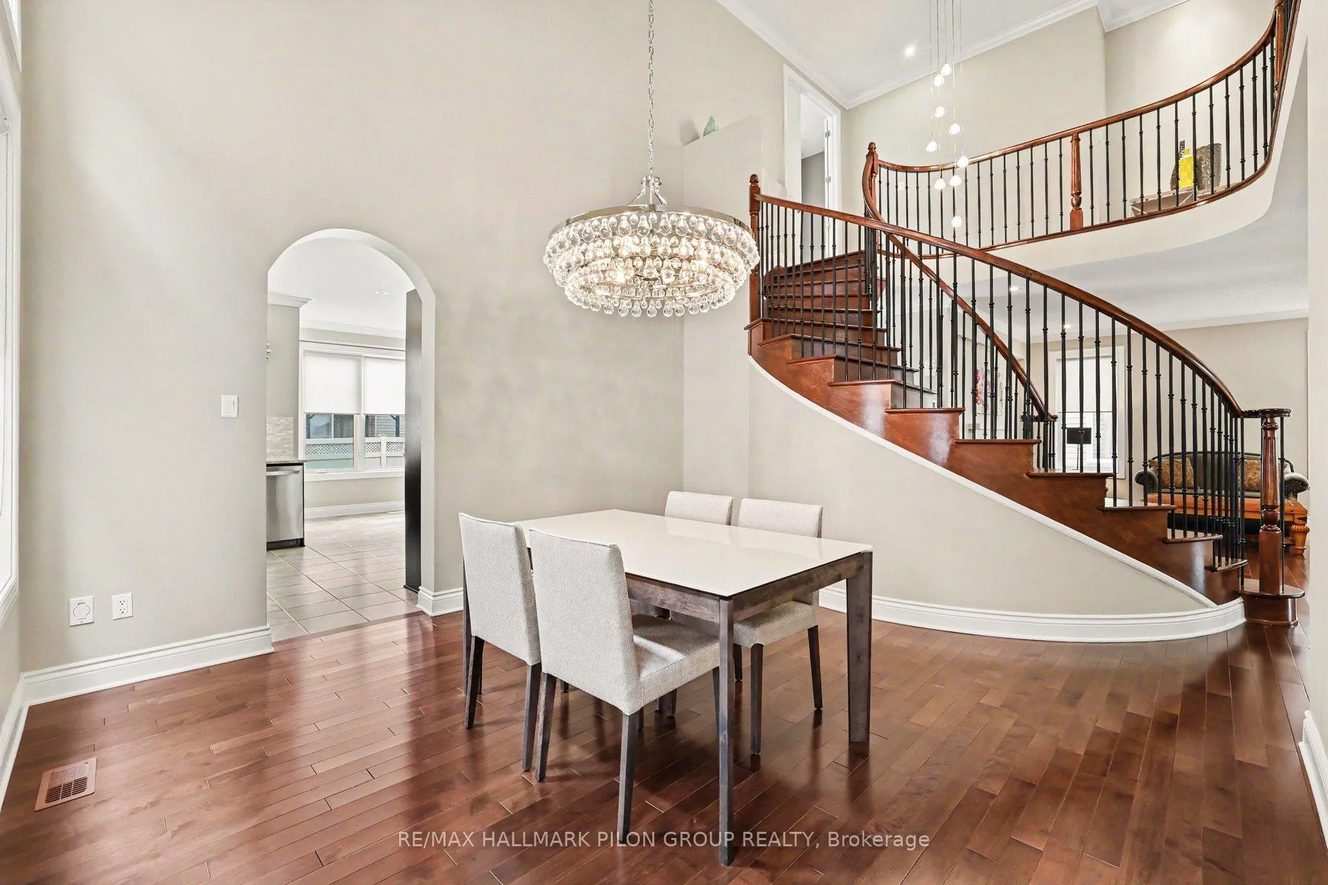 Photo 5 of 354 Oakcrest Way, Ottawa, Avalon East — HOMEH