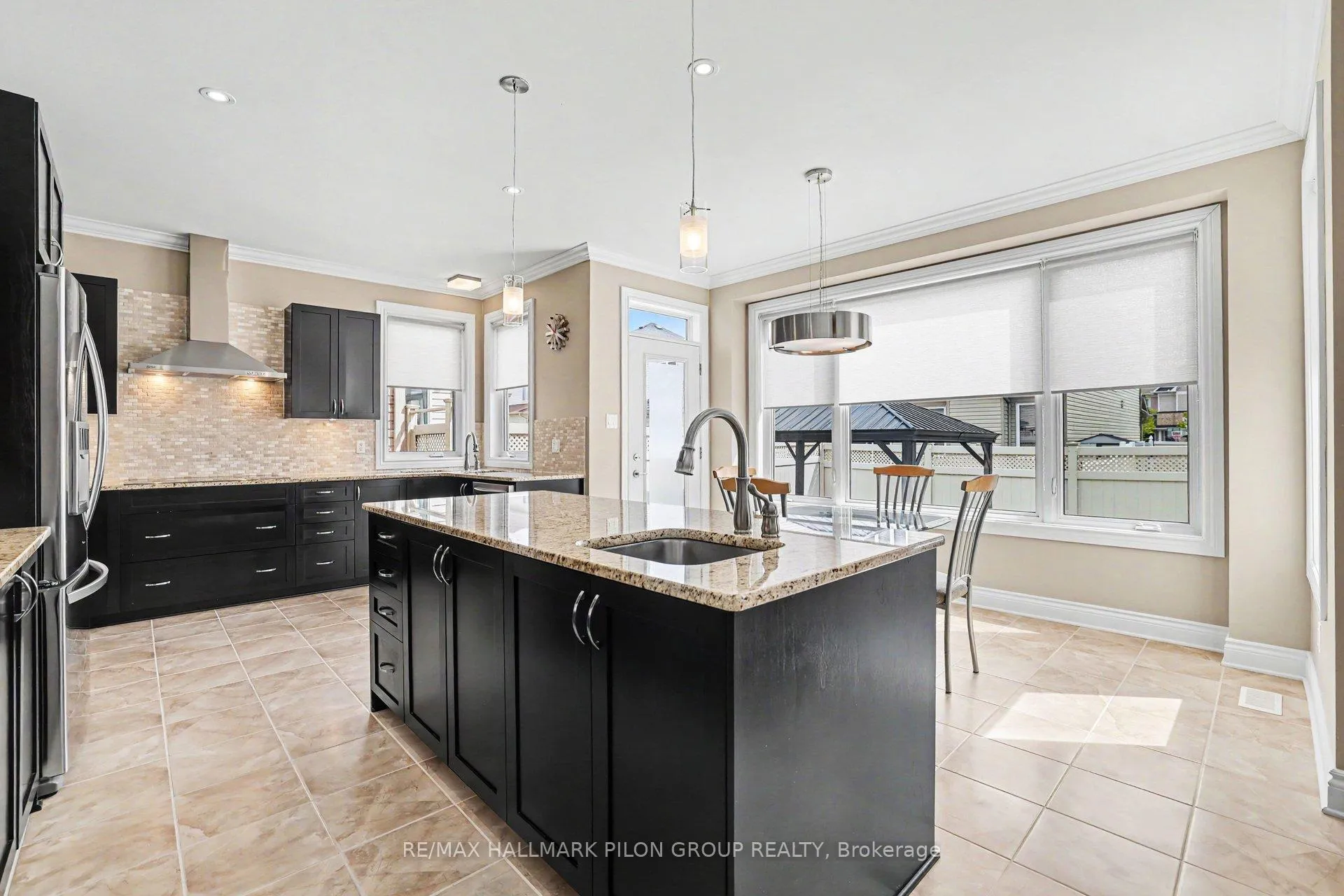 Photo 8 of 354 Oakcrest Way, Ottawa, Avalon East — HOMEH