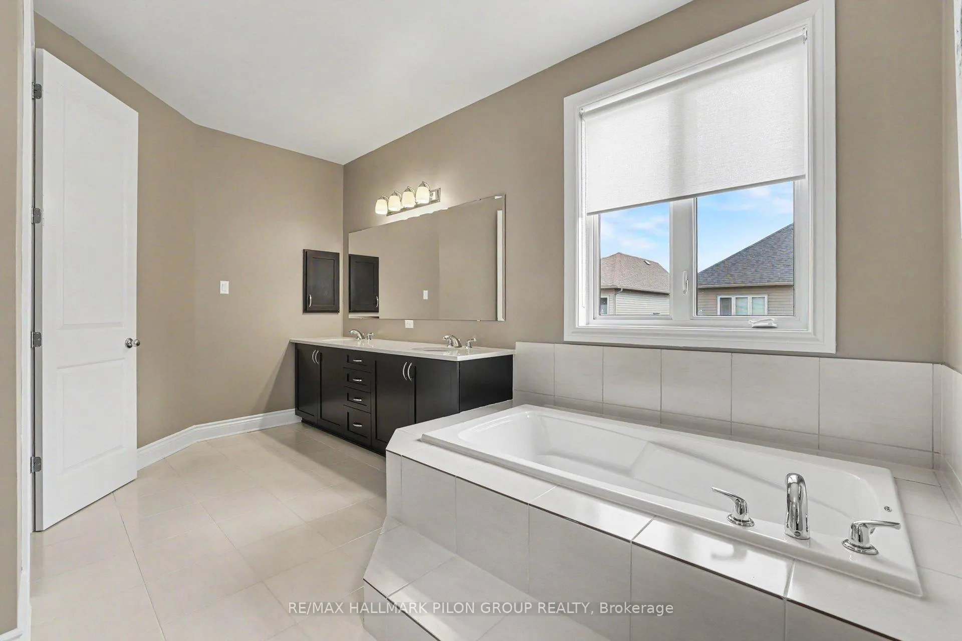 Photo 20 of 354 Oakcrest Way, Ottawa, Avalon East — HOMEH