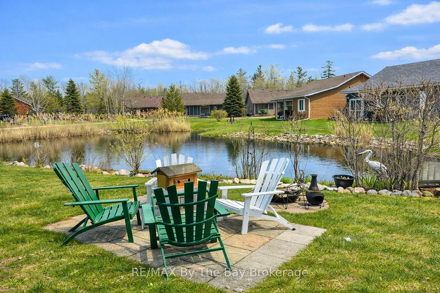 Photo 3 of 8 Huron Circle, Wasaga Beach — HOMEH