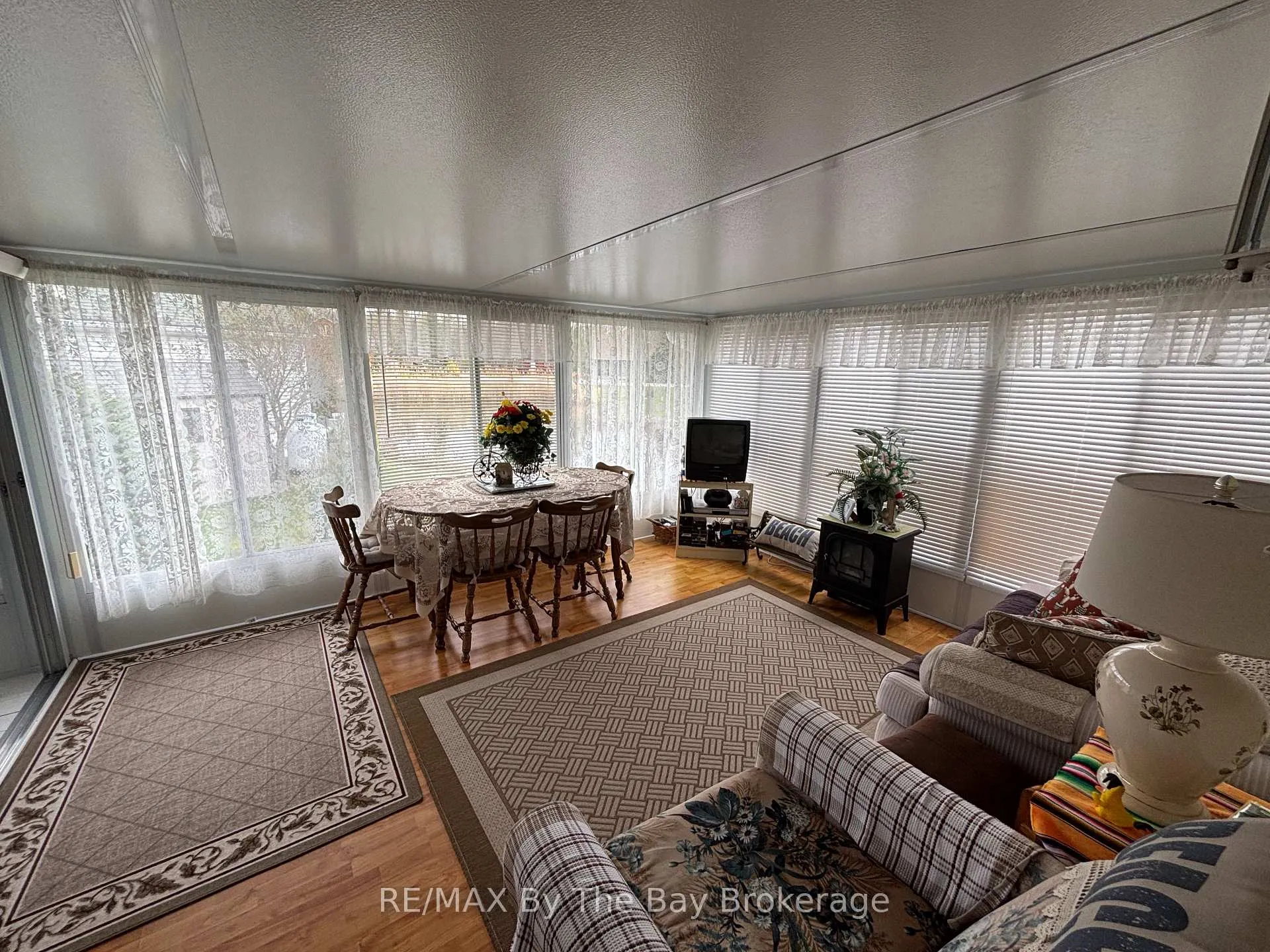 Photo 7 of 8 Huron Circle, Wasaga Beach — HOMEH