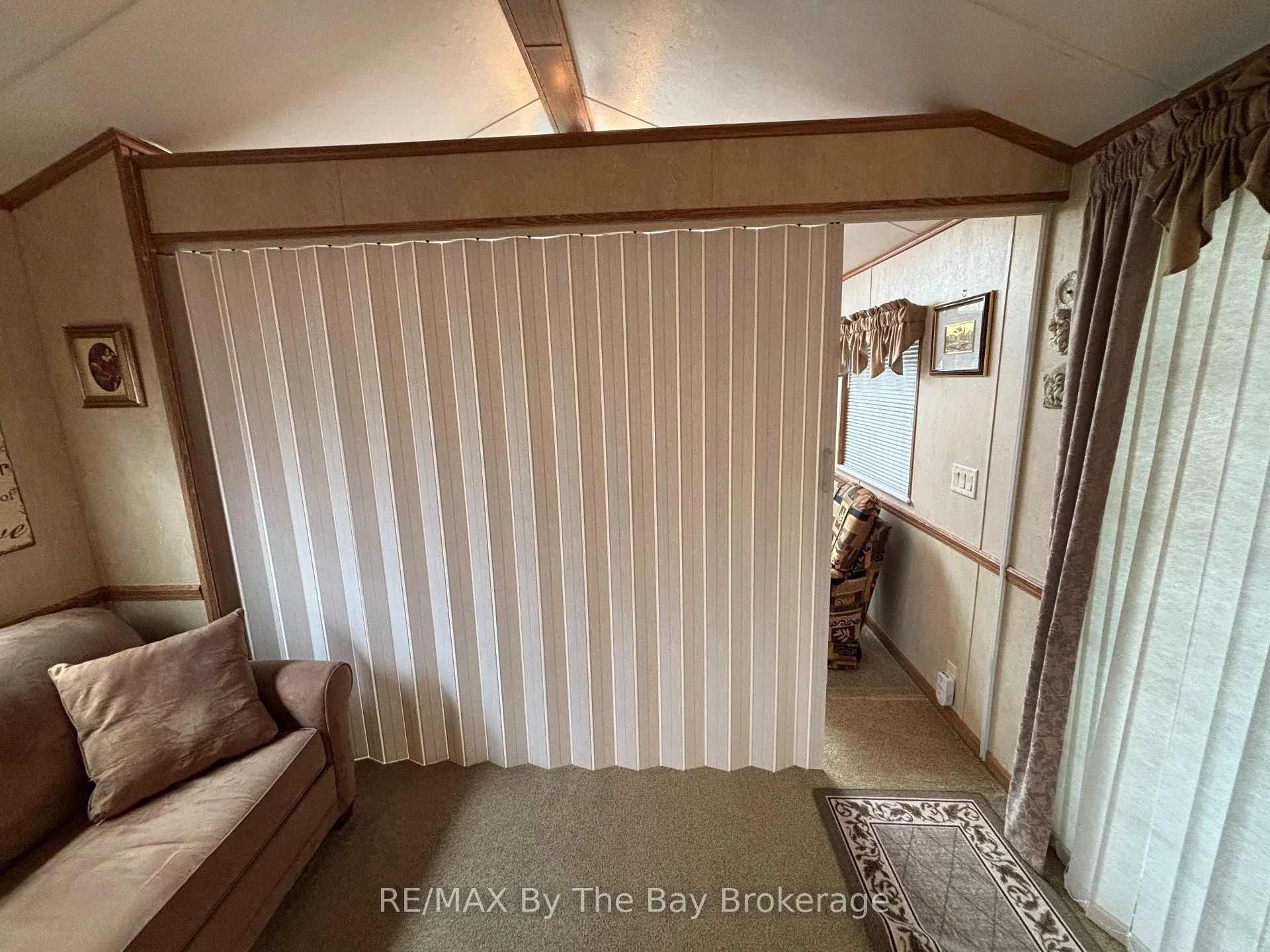 Photo 8 of 8 Huron Circle, Wasaga Beach — HOMEH