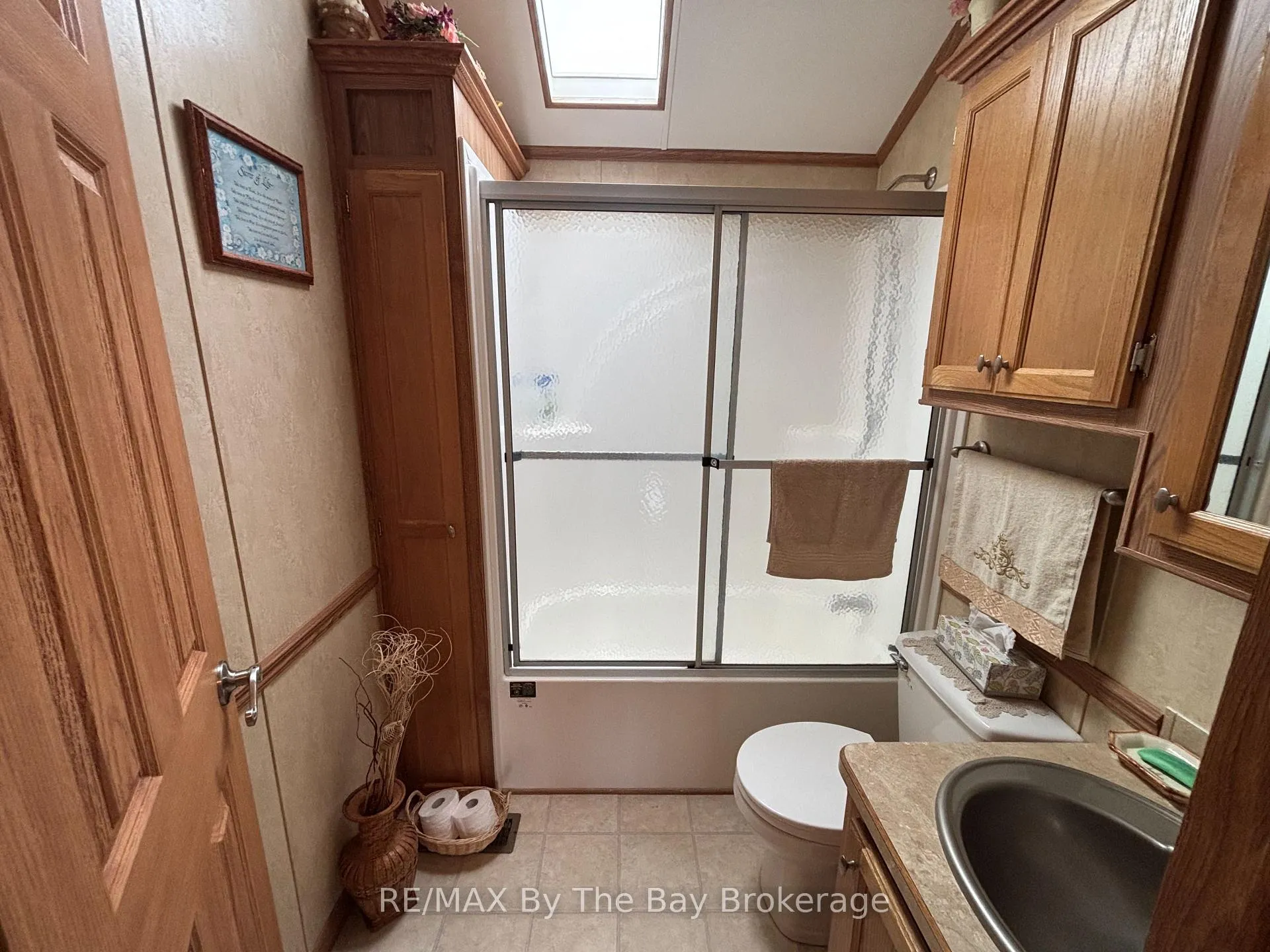 Photo 14 of 8 Huron Circle, Wasaga Beach — HOMEH