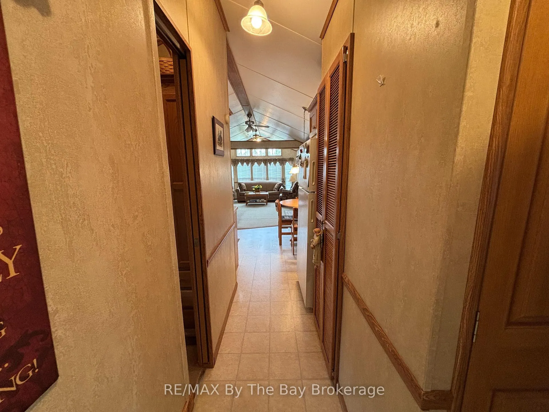 Photo 15 of 8 Huron Circle, Wasaga Beach — HOMEH