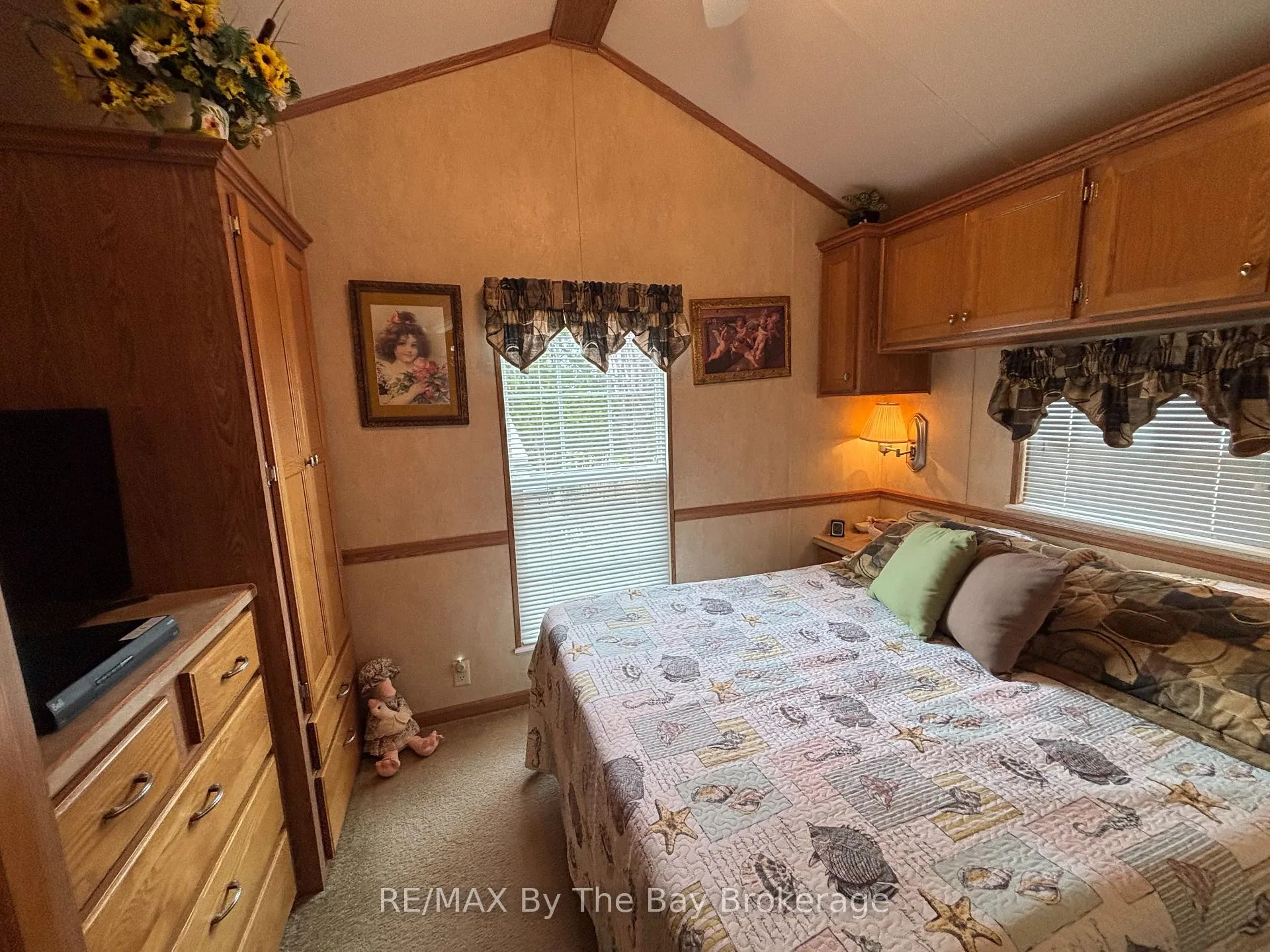 Photo 16 of 8 Huron Circle, Wasaga Beach — HOMEH