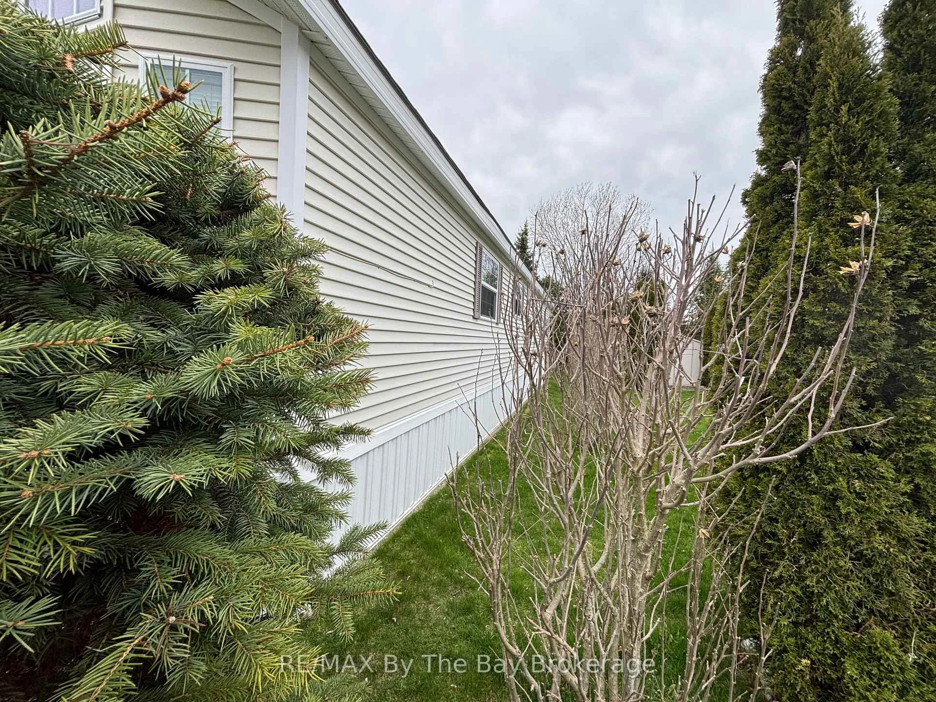 Photo 21 of 8 Huron Circle, Wasaga Beach — HOMEH