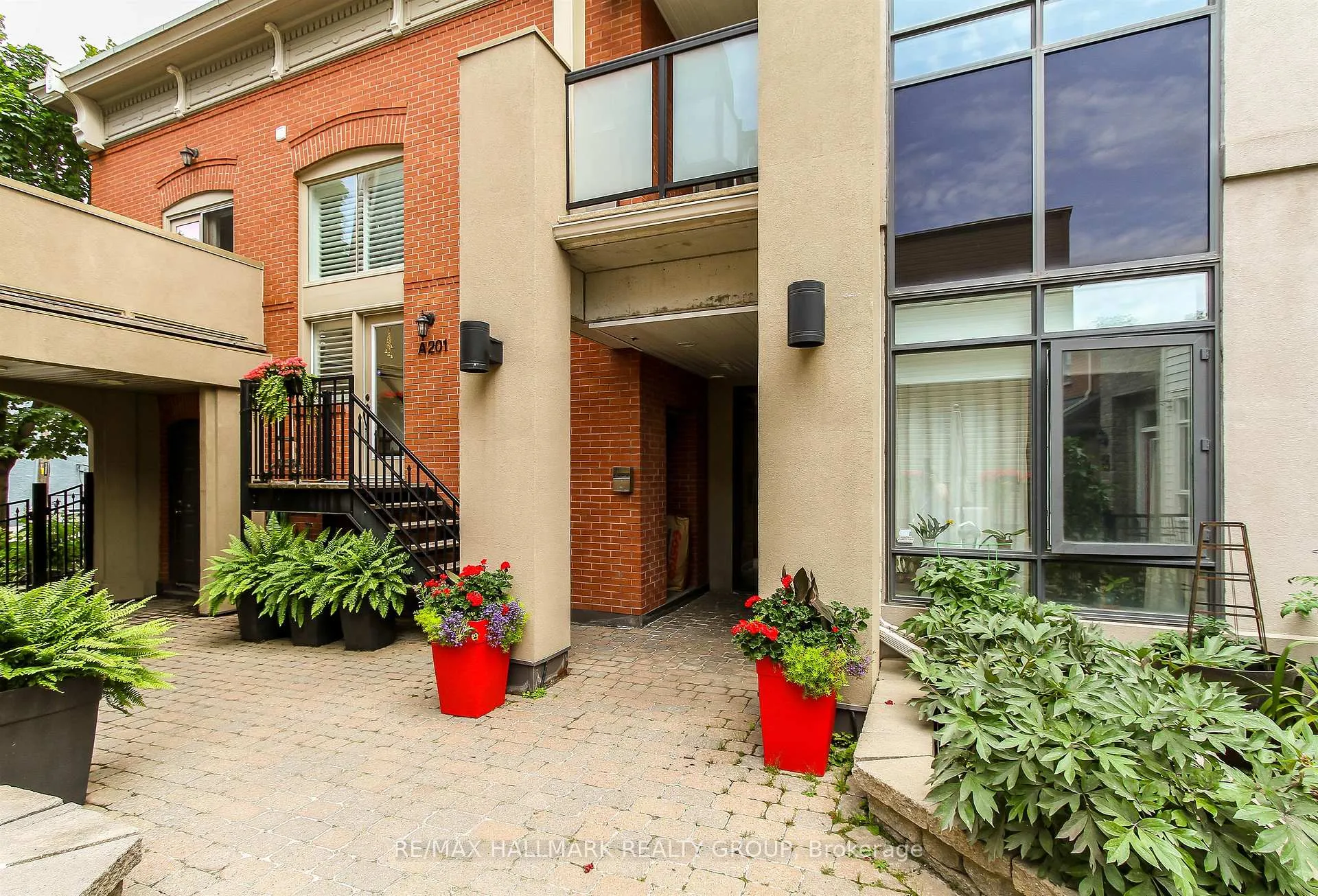 Photo 2 of Unit B307, 124 Guigues Avenue, Ottawa, Lower Town/Byward Market — HOMEH