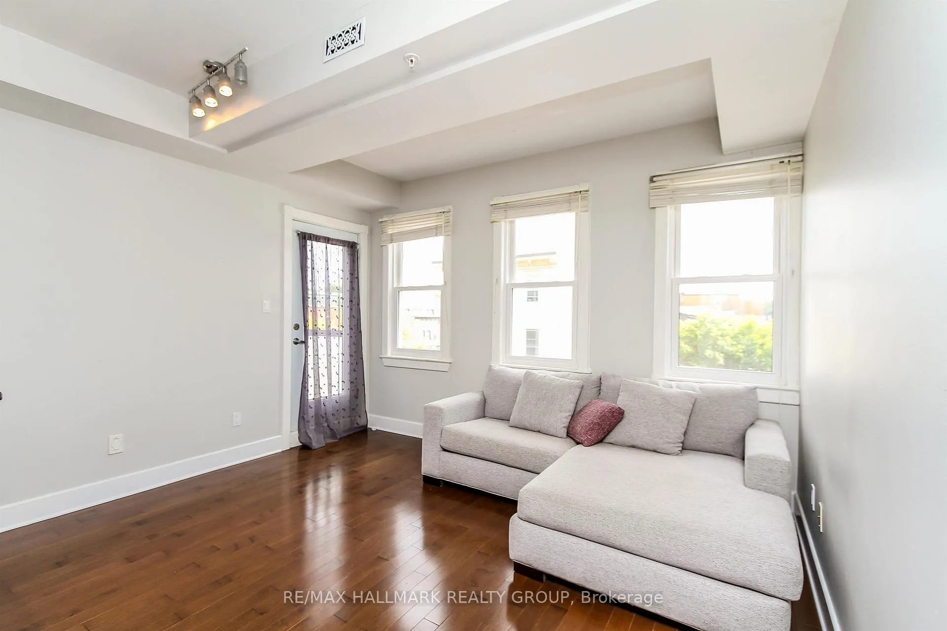 Photo 5 of Unit B307, 124 Guigues Avenue, Ottawa, Lower Town/Byward Market — HOMEH