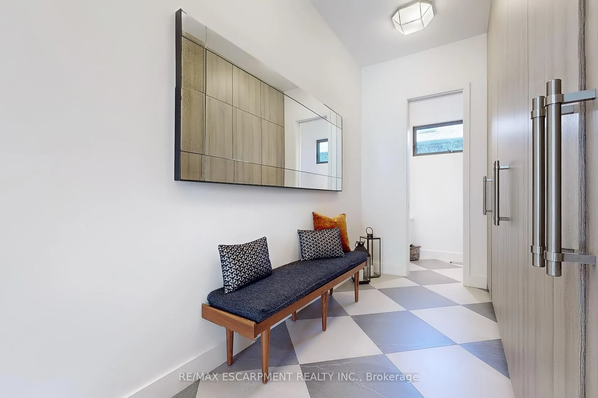 Photo 5 of 977 Gorton Avenue, Burlington, Bayview — HOMEH