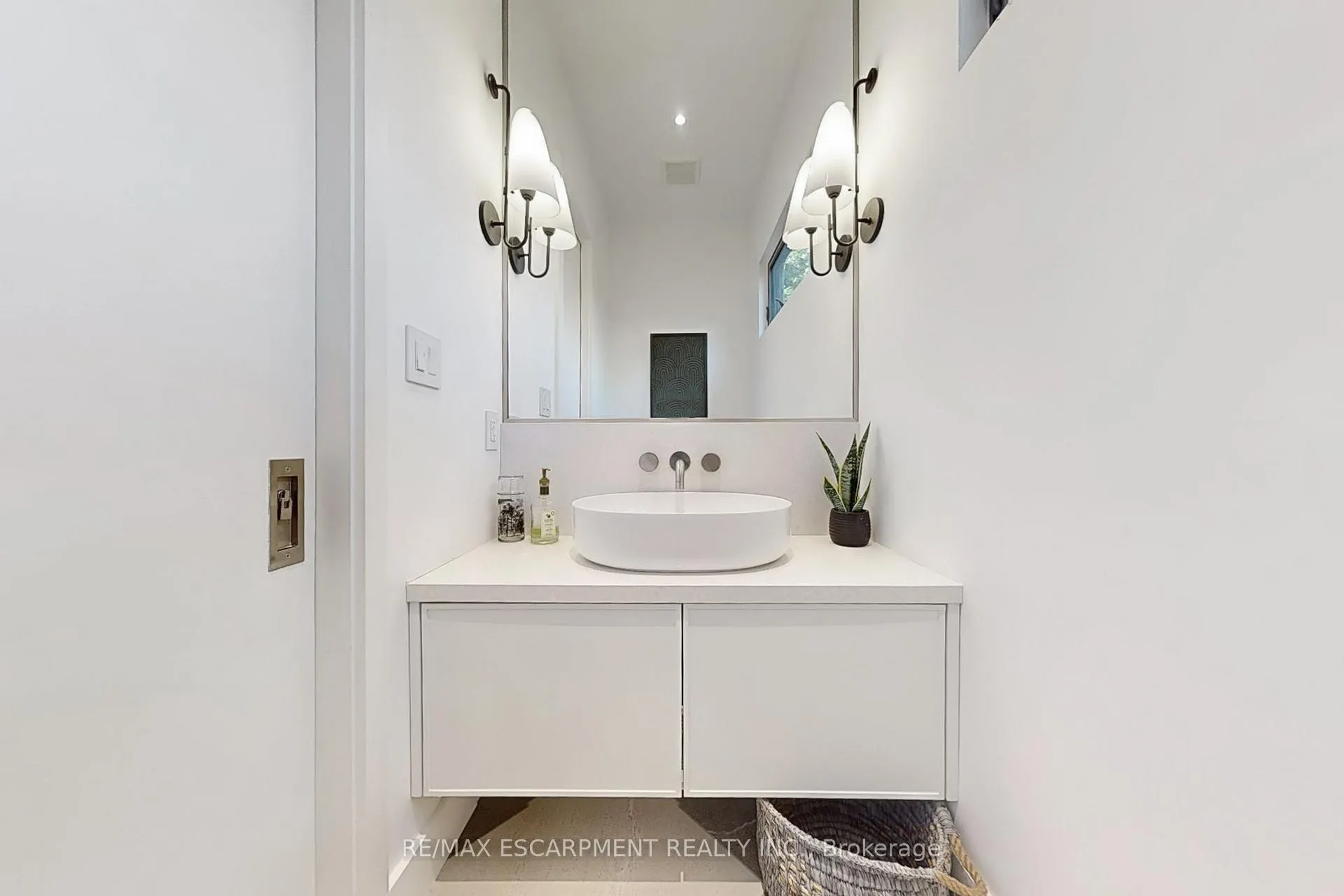 Photo 6 of 977 Gorton Avenue, Burlington, Bayview — HOMEH