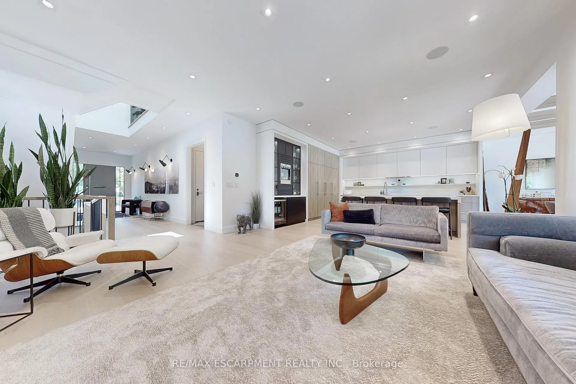 Photo 9 of 977 Gorton Avenue, Burlington, Bayview — HOMEH