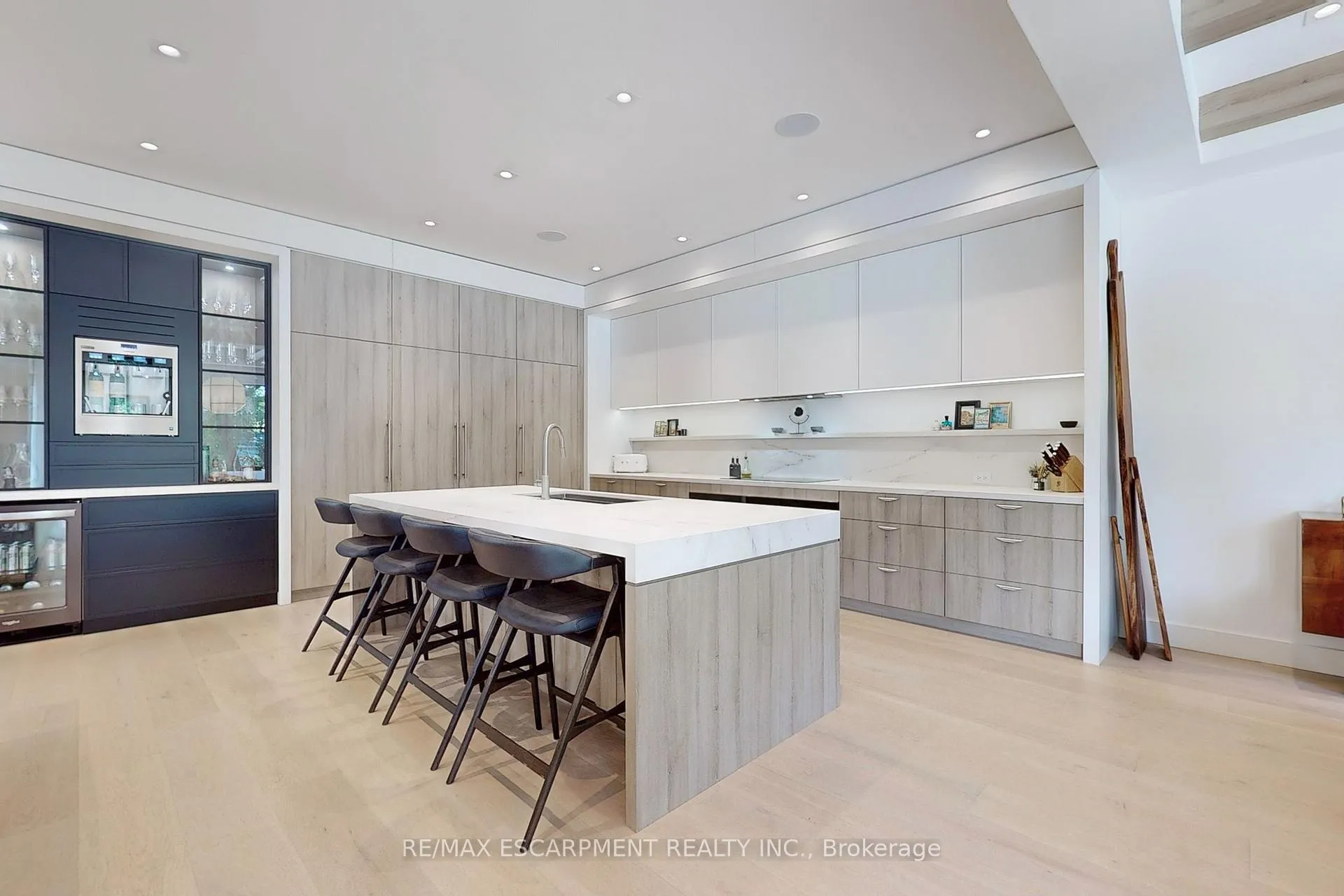 Photo 10 of 977 Gorton Avenue, Burlington, Bayview — HOMEH