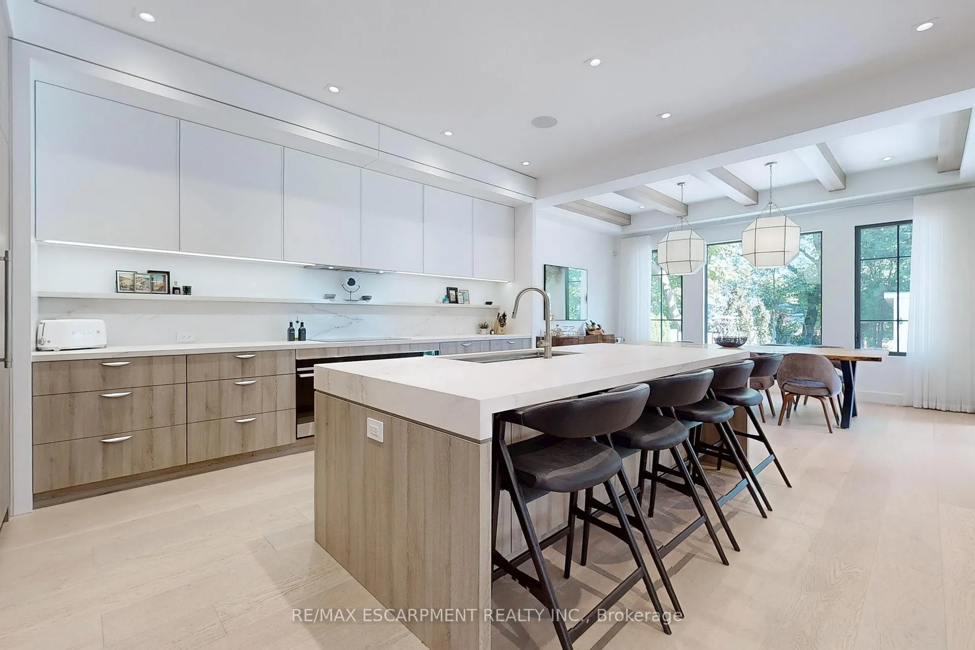 Photo 11 of 977 Gorton Avenue, Burlington, Bayview — HOMEH