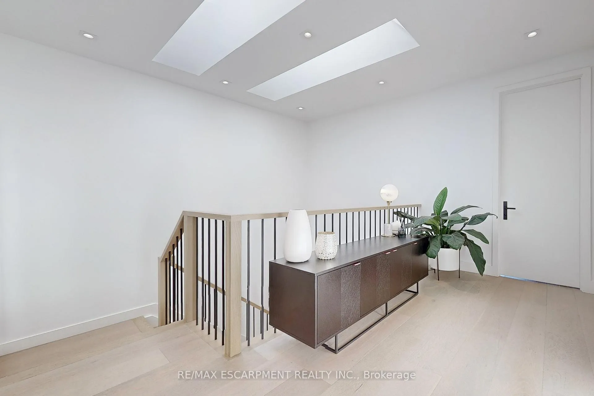 Photo 16 of 977 Gorton Avenue, Burlington, Bayview — HOMEH
