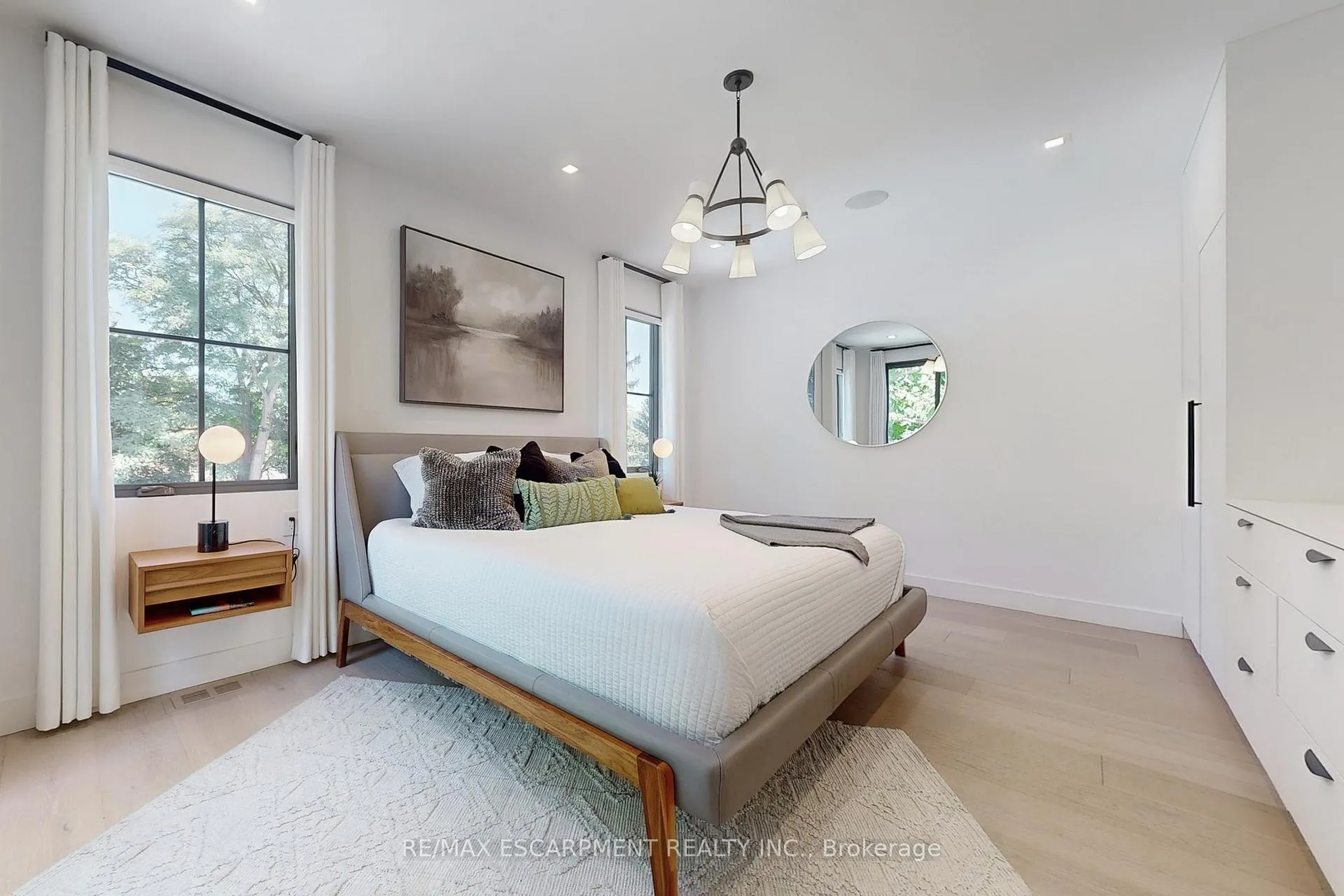 Photo 18 of 977 Gorton Avenue, Burlington, Bayview — HOMEH