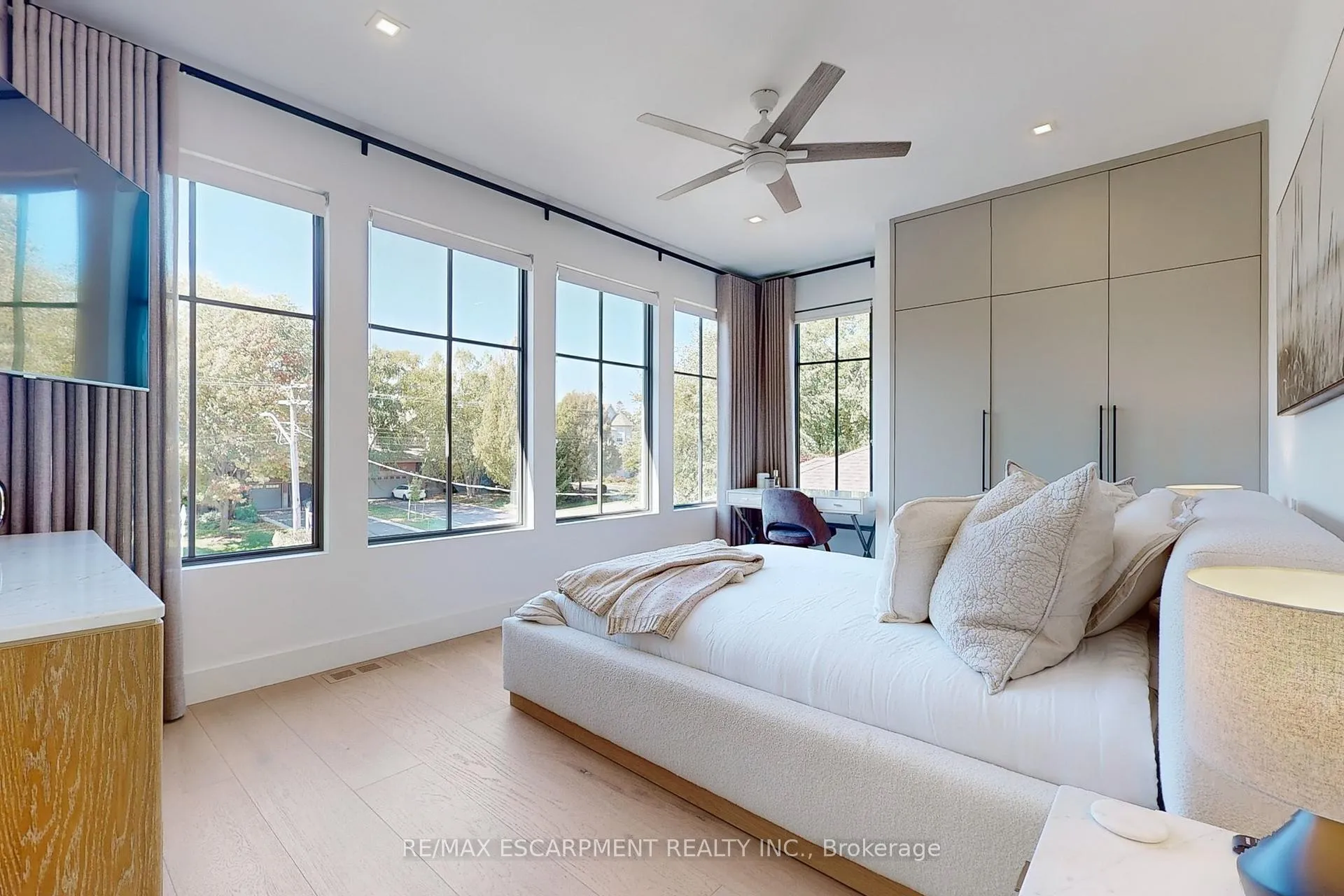 Photo 24 of 977 Gorton Avenue, Burlington, Bayview — HOMEH