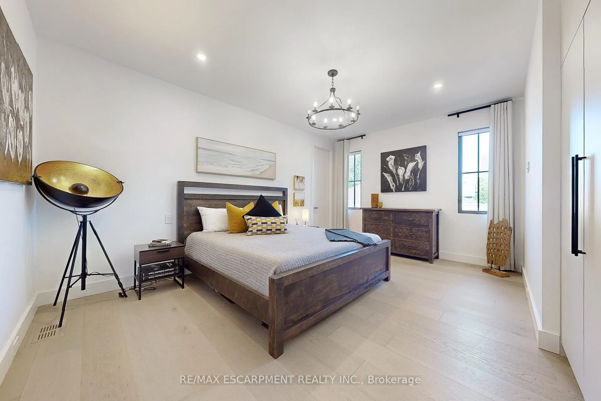 Photo 26 of 977 Gorton Avenue, Burlington, Bayview — HOMEH