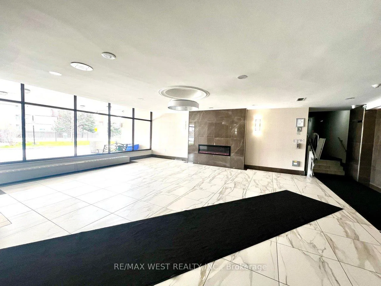 Photo 2 of Unit 905, 130 Neptune Drive, Toronto, Englemount-Lawrence — HOMEH