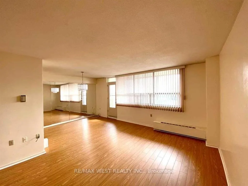 Photo 6 of Unit 905, 130 Neptune Drive, Toronto, Englemount-Lawrence — HOMEH