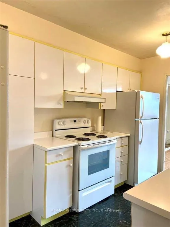 Photo 7 of Unit 905, 130 Neptune Drive, Toronto, Englemount-Lawrence — HOMEH